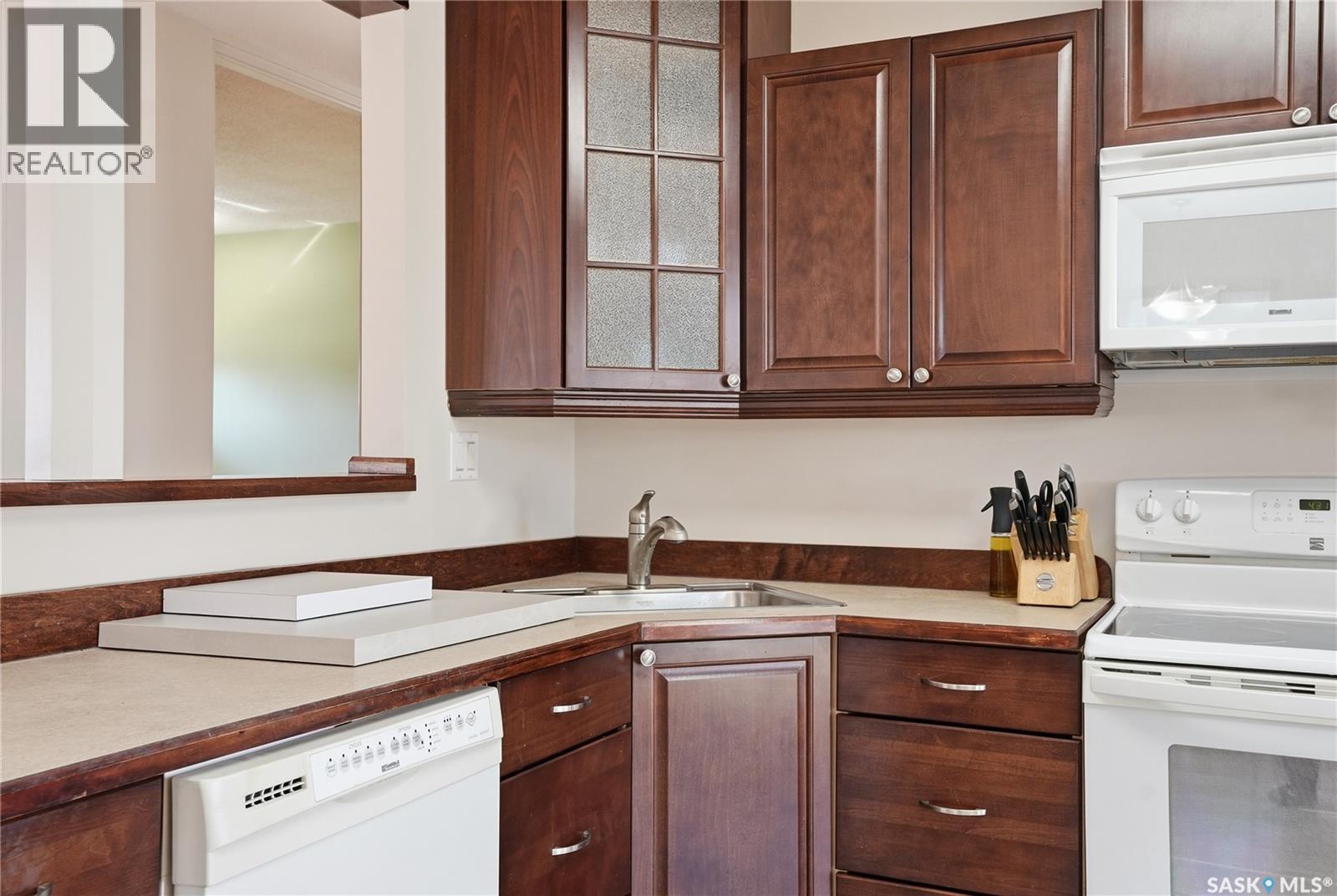 2 Hardy Crescent, Saskatoon, SK - Indoor Photo Showing Kitchen