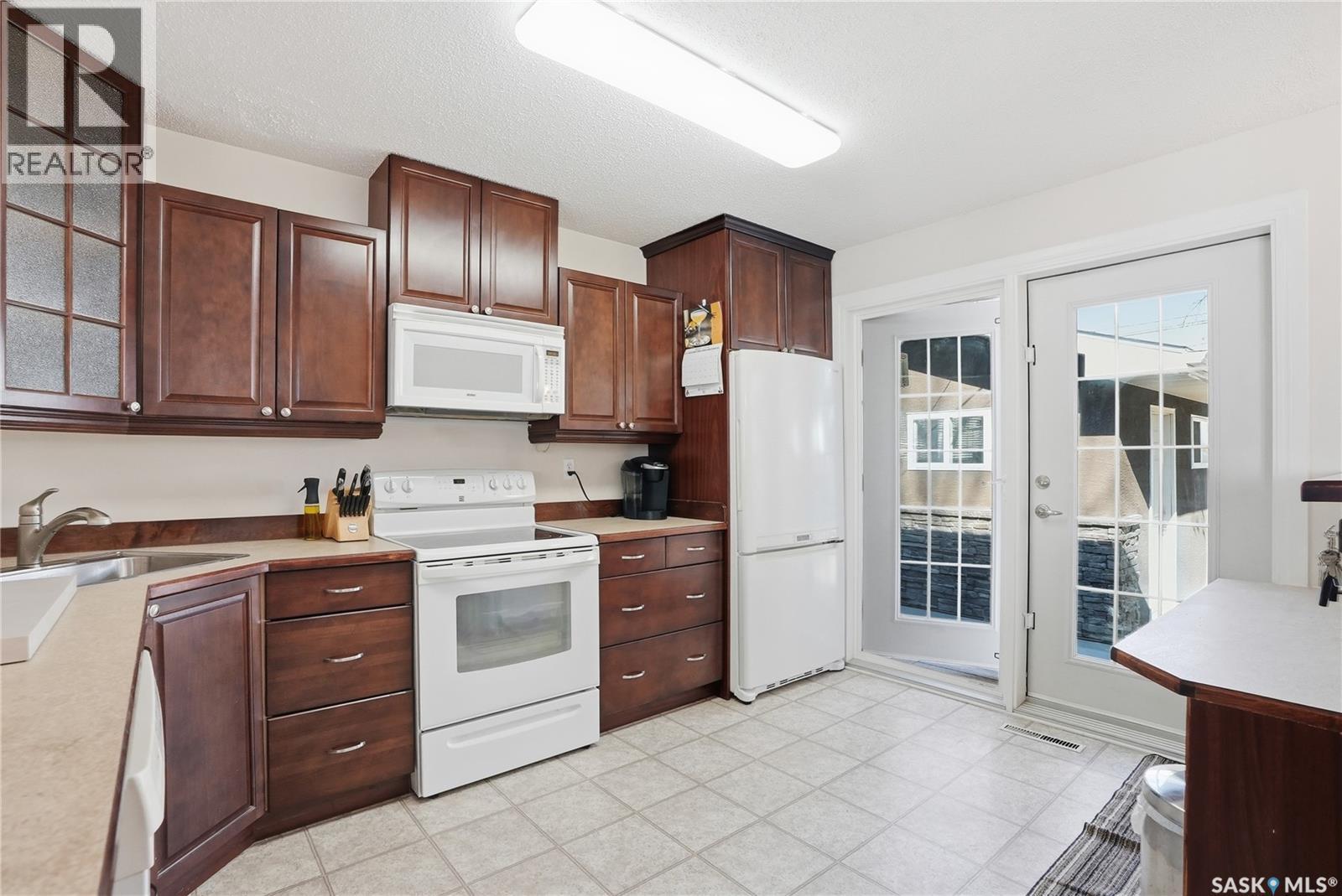 2 Hardy Crescent, Saskatoon, SK - Indoor Photo Showing Kitchen