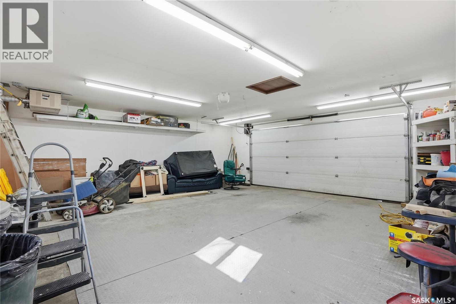 2 Hardy Crescent, Saskatoon, SK - Indoor Photo Showing Garage