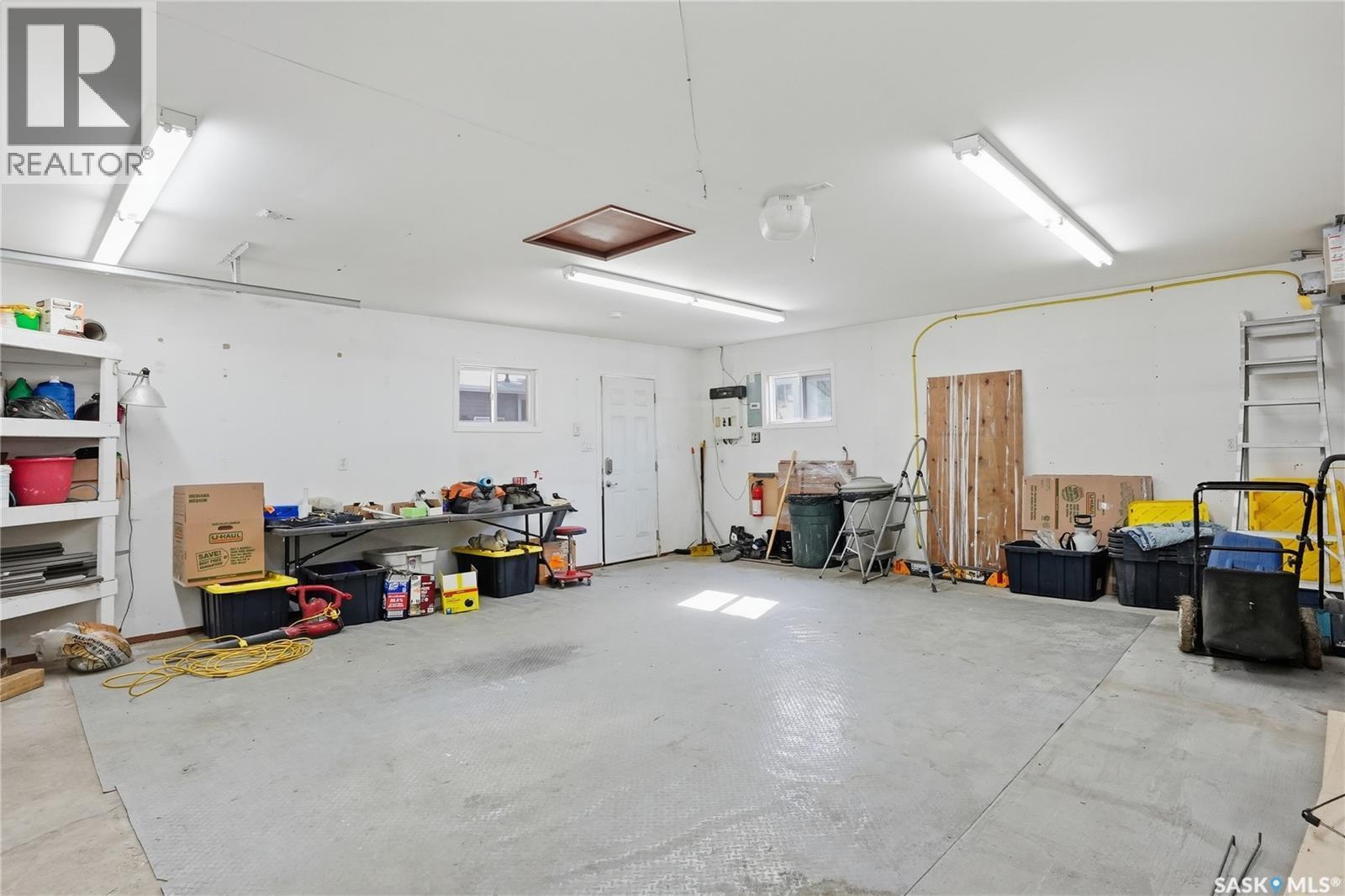 2 Hardy Crescent, Saskatoon, SK - Indoor Photo Showing Garage