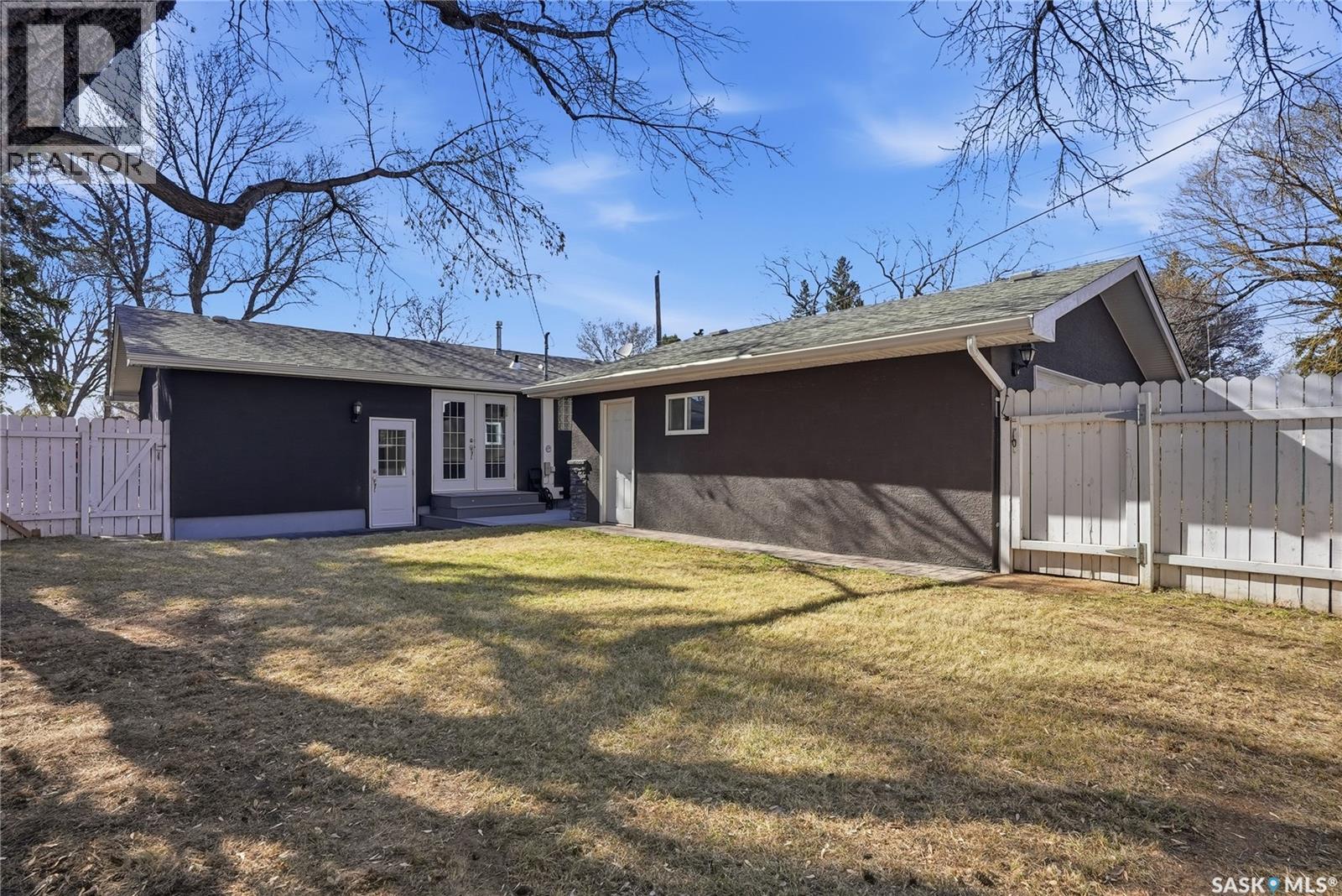2 Hardy Crescent, Saskatoon, SK - Outdoor