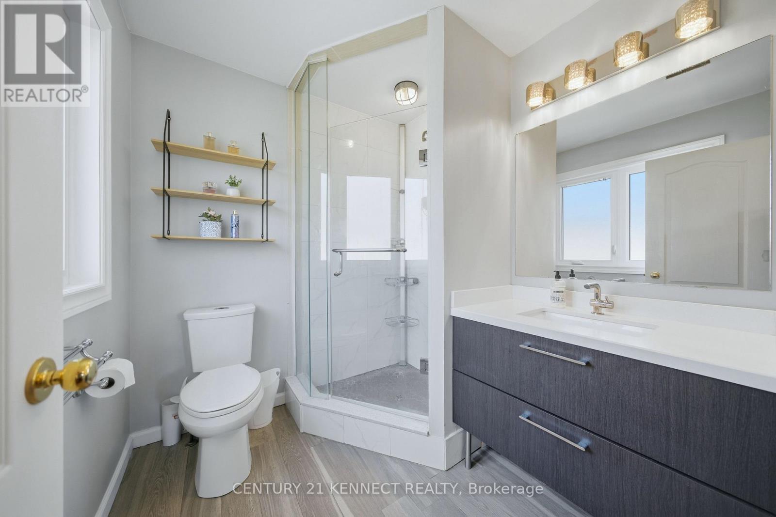 1644 Samuelson Circle, Mississauga, ON - Indoor Photo Showing Bathroom
