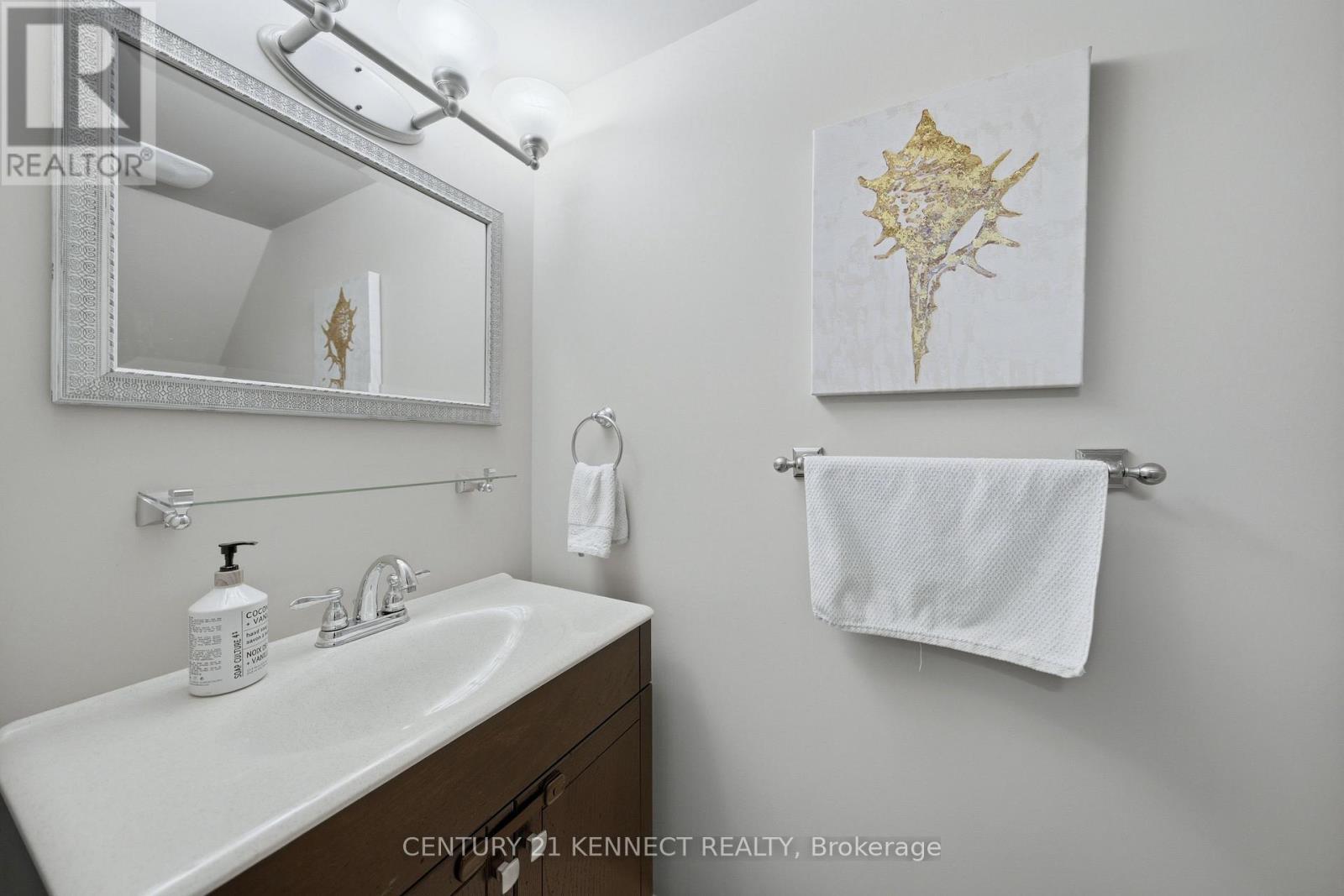 1644 Samuelson Circle, Mississauga, ON - Indoor Photo Showing Bathroom