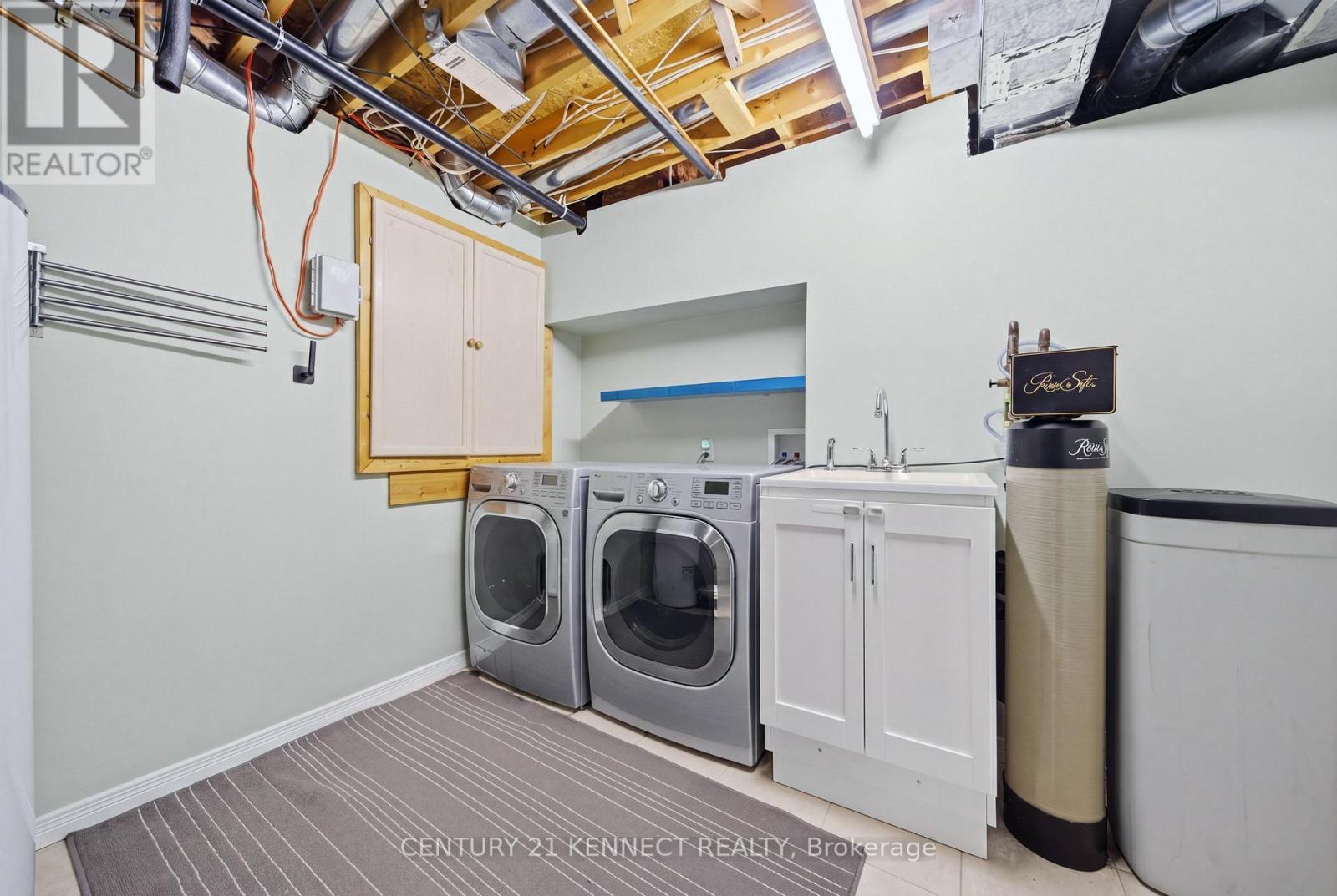 1644 Samuelson Circle, Mississauga, ON - Indoor Photo Showing Laundry Room