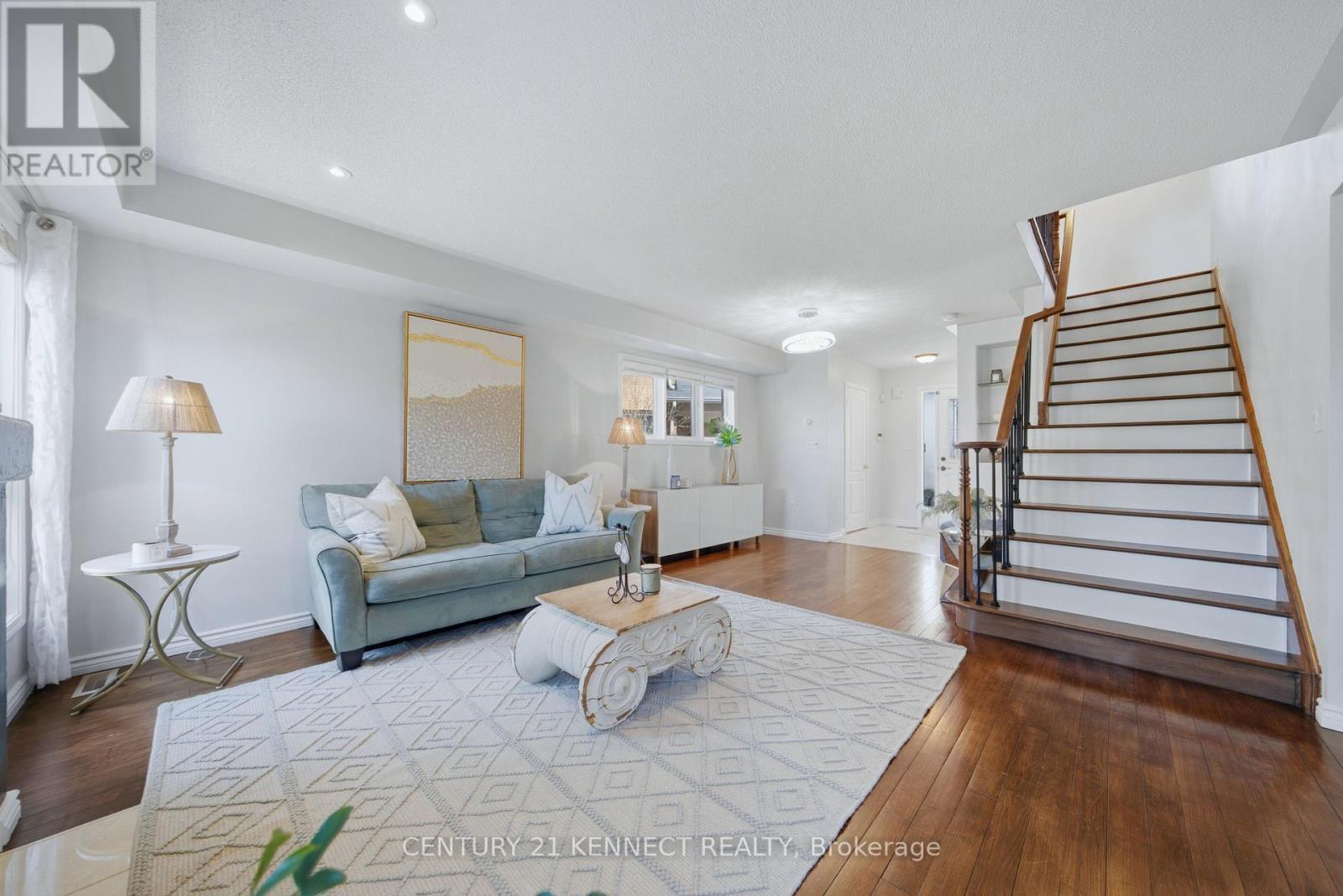 1644 Samuelson Circle, Mississauga, ON - Indoor Photo Showing Living Room