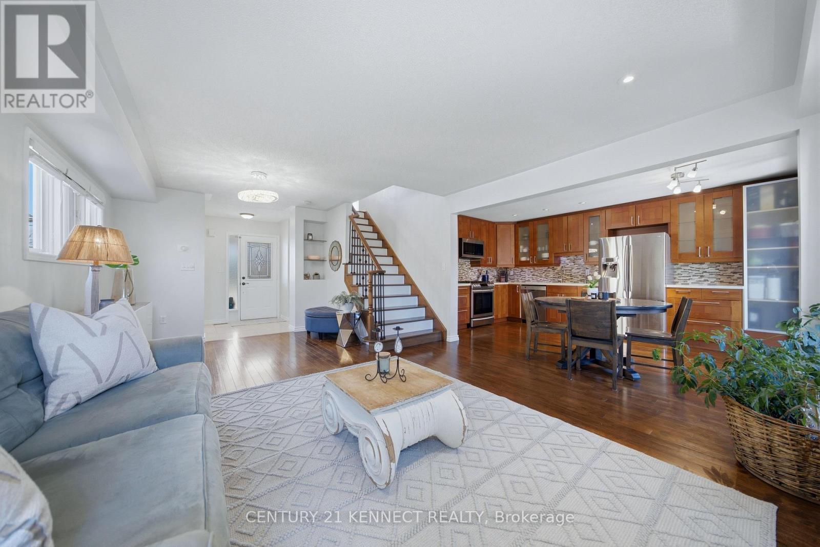 1644 Samuelson Circle, Mississauga, ON - Indoor Photo Showing Living Room