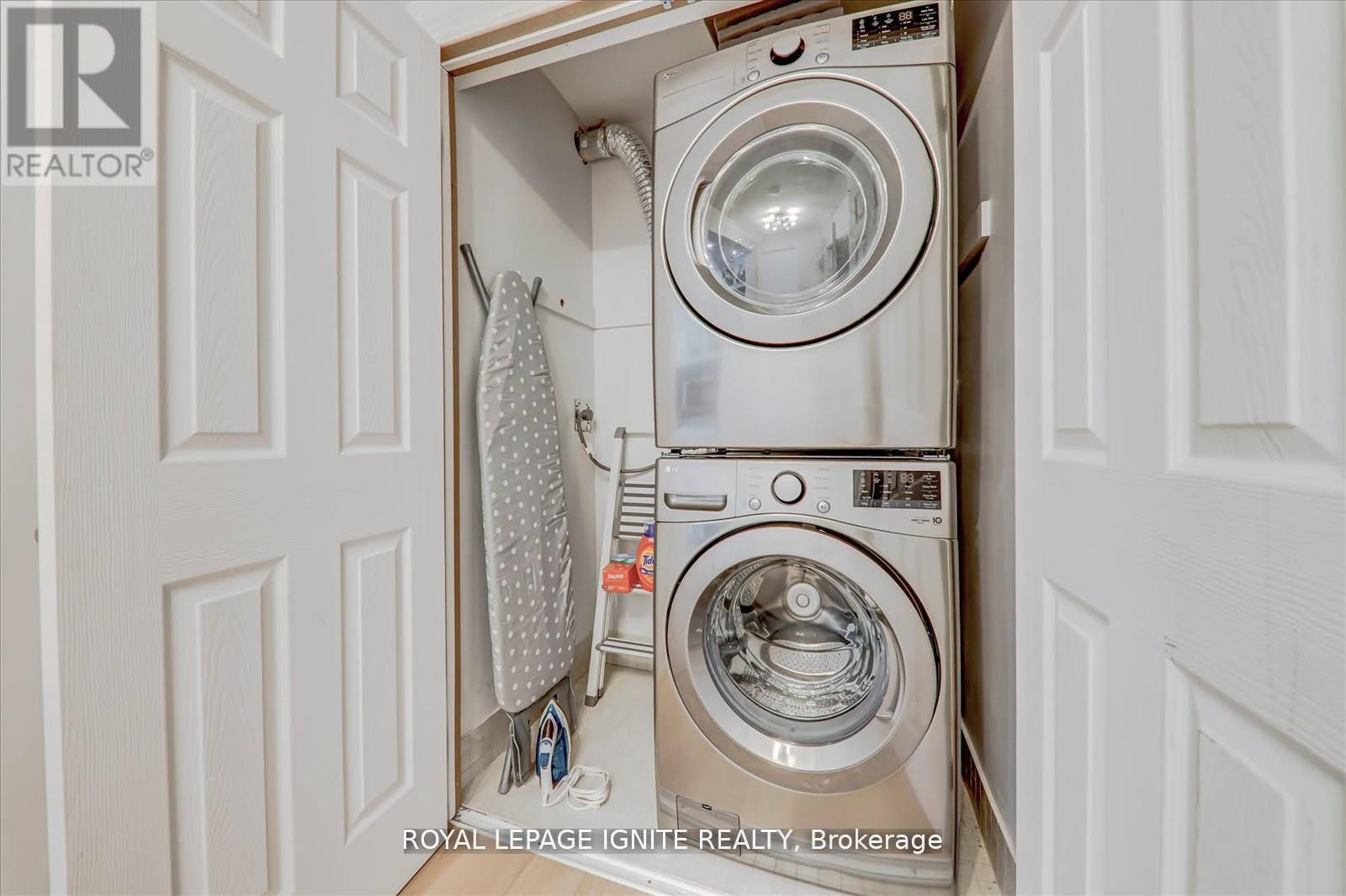 4023 Bishopstoke Lane, Mississauga, ON - Indoor Photo Showing Laundry Room