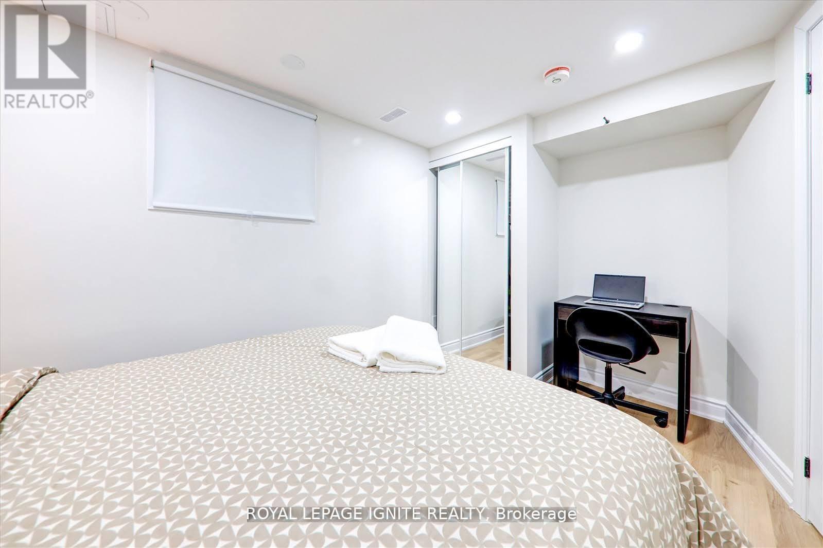 4023 Bishopstoke Lane, Mississauga, ON - Indoor Photo Showing Bedroom