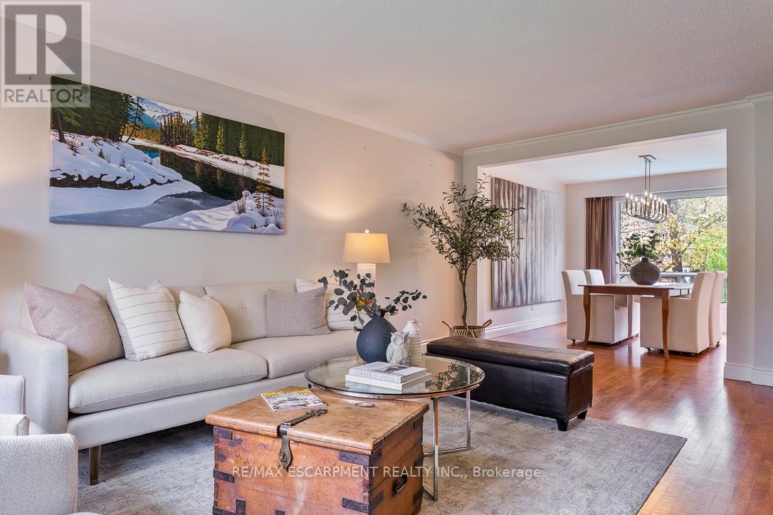 1067 Fair Birch Drive, Mississauga, ON - Indoor Photo Showing Living Room