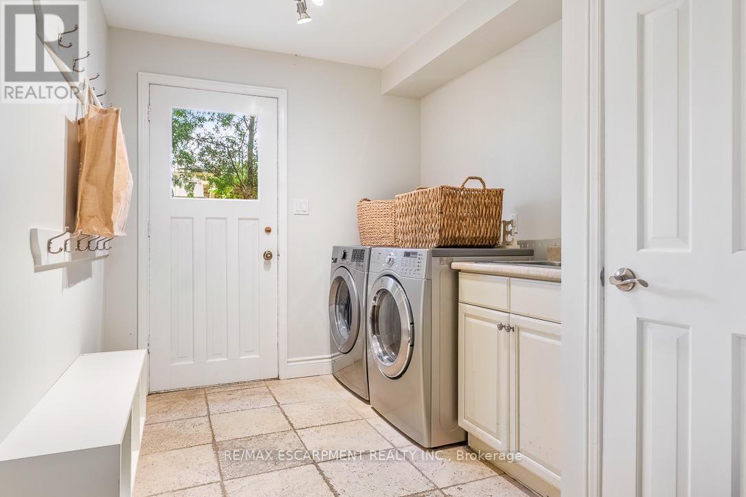 1067 Fair Birch Drive, Mississauga, ON - Indoor Photo Showing Laundry Room