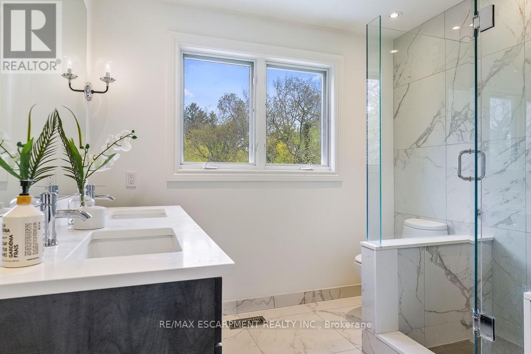 1067 Fair Birch Drive, Mississauga, ON - Indoor Photo Showing Bathroom