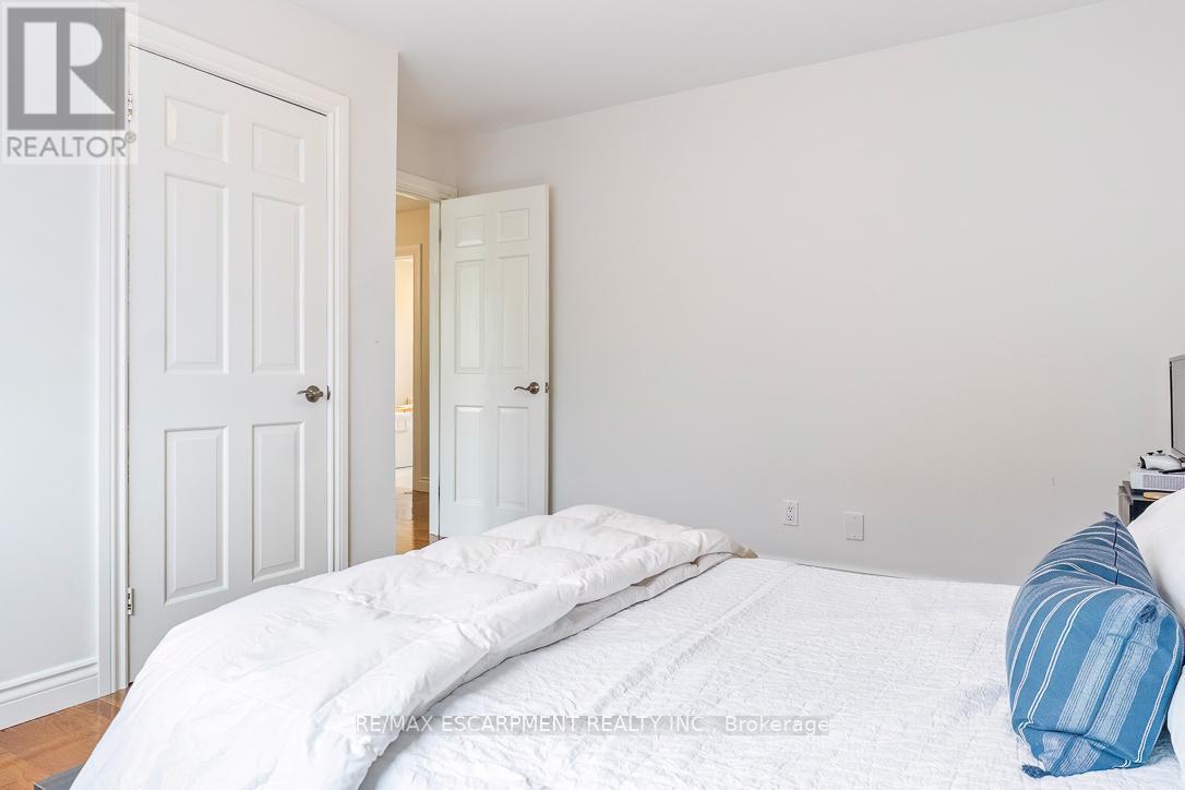 1067 Fair Birch Drive, Mississauga, ON - Indoor Photo Showing Bedroom
