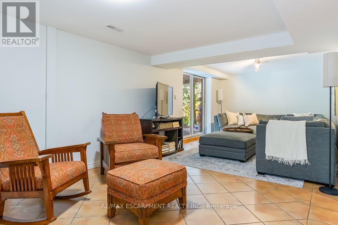 1067 Fair Birch Drive, Mississauga, ON - Indoor Photo Showing Living Room
