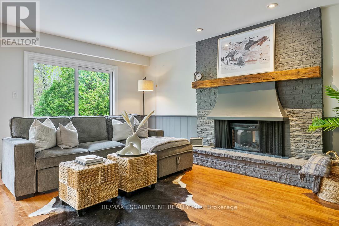 1067 Fair Birch Drive, Mississauga, ON - Indoor Photo Showing Living Room With Fireplace