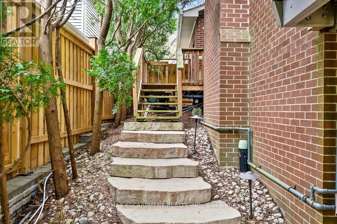 1067 Fair Birch Drive, Mississauga, ON - Outdoor