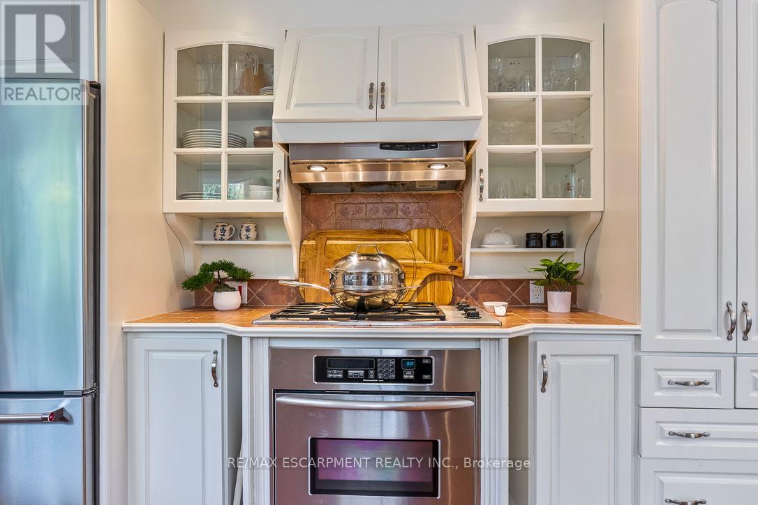 1067 Fair Birch Drive, Mississauga, ON - Indoor Photo Showing Kitchen