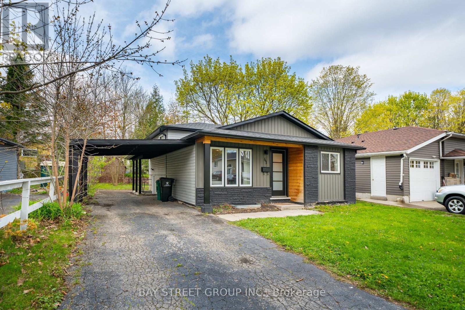 41 Helene Crescent, Waterloo, ON - Outdoor