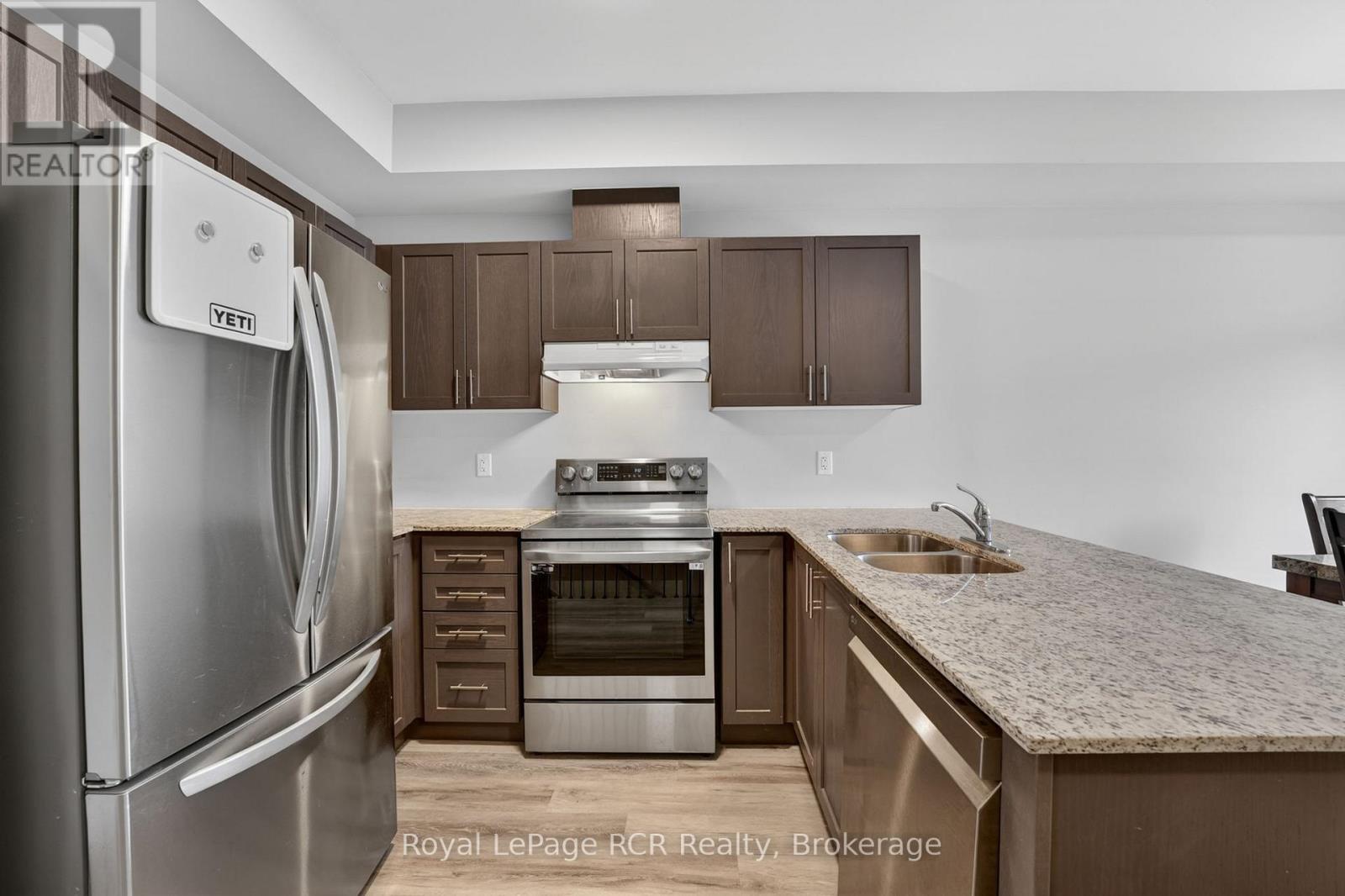 45 Winters Crescent, Collingwood, ON - Indoor Photo Showing Kitchen With Double Sink