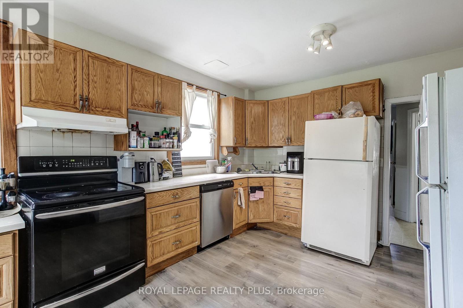 105 Hillview Street, Hamilton, ON - Indoor Photo Showing Kitchen