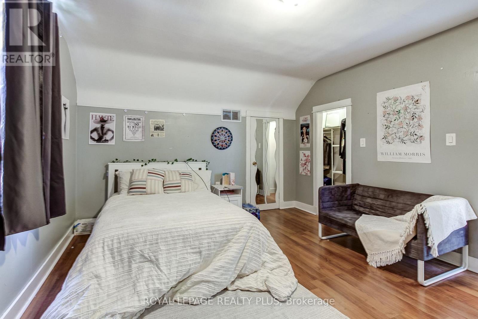 105 Hillview Street, Hamilton, ON - Indoor Photo Showing Bedroom