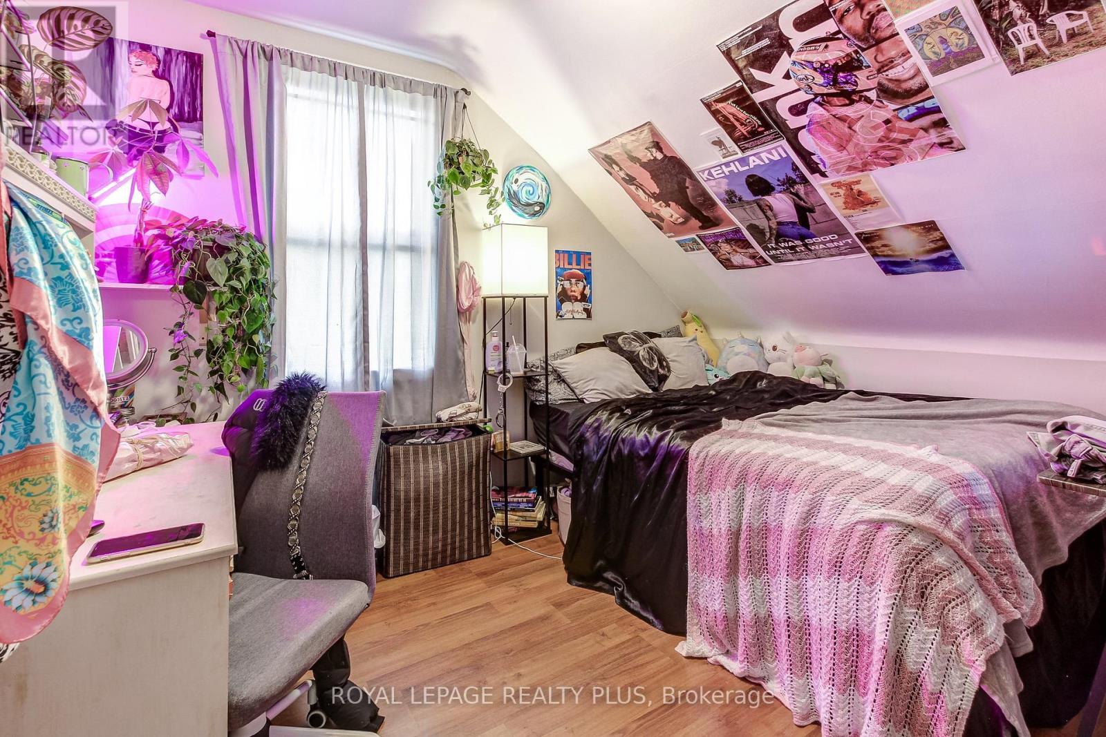 105 Hillview Street, Hamilton, ON - Indoor Photo Showing Bedroom