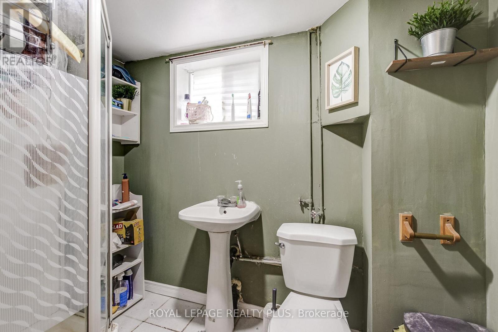 105 Hillview Street, Hamilton, ON - Indoor Photo Showing Bathroom