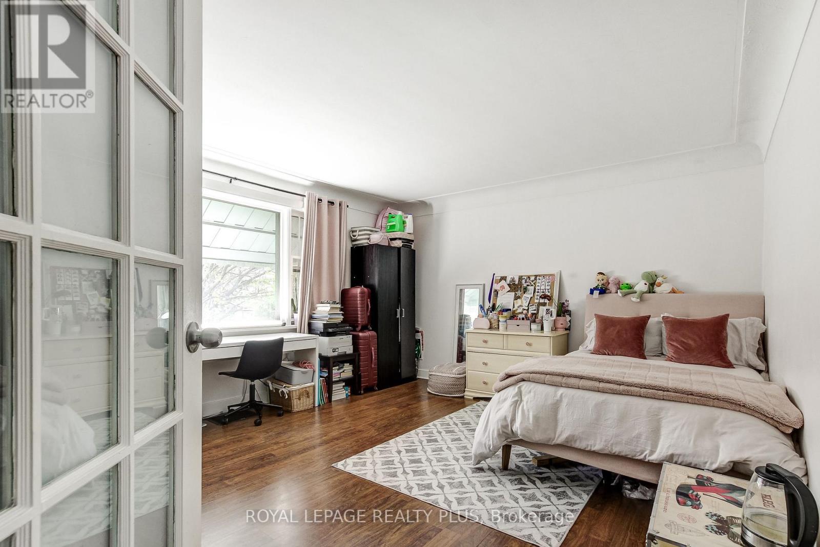 105 Hillview Street, Hamilton, ON - Indoor Photo Showing Bedroom