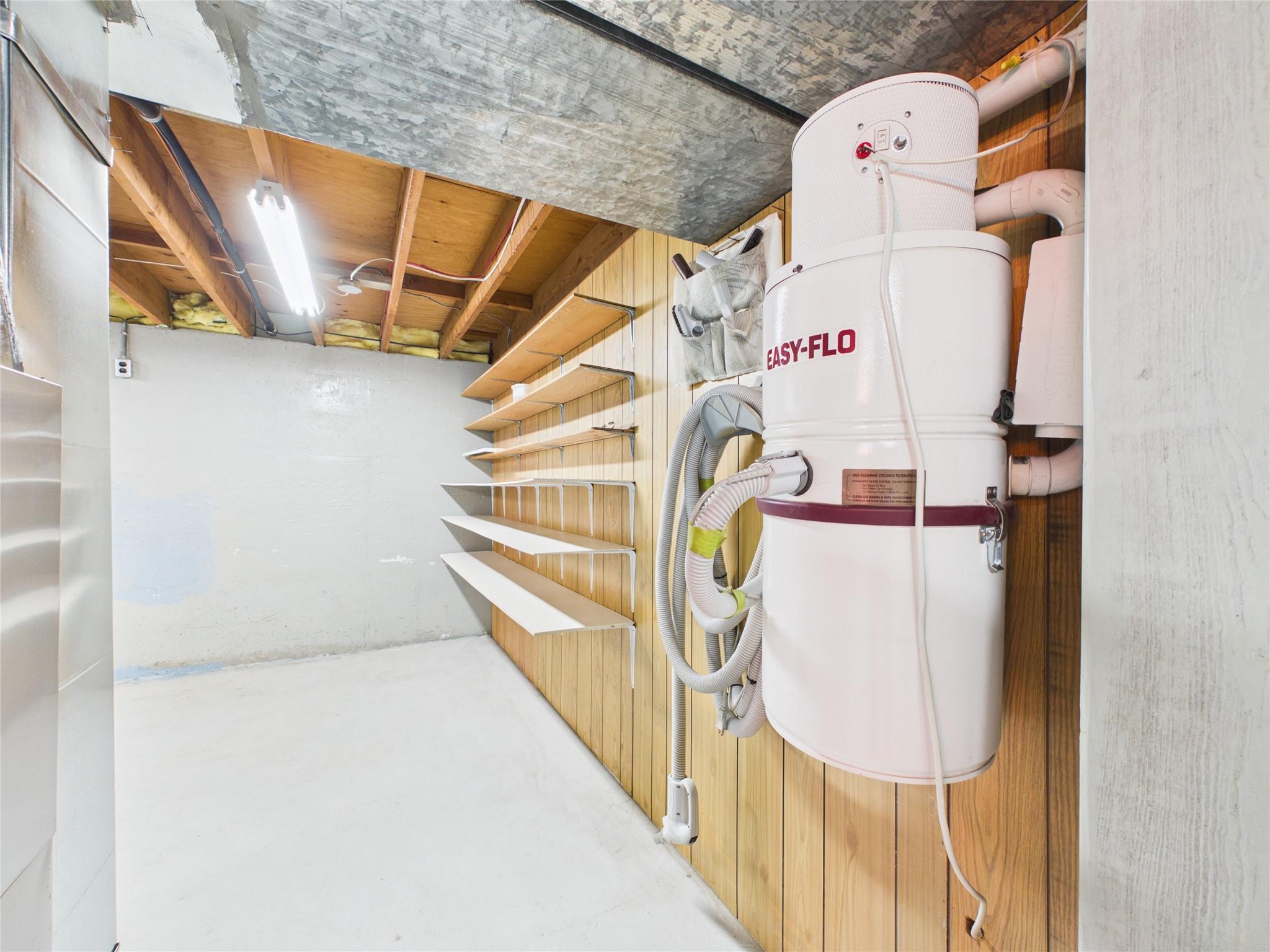 623 Devon Street, Creston, BC - Indoor