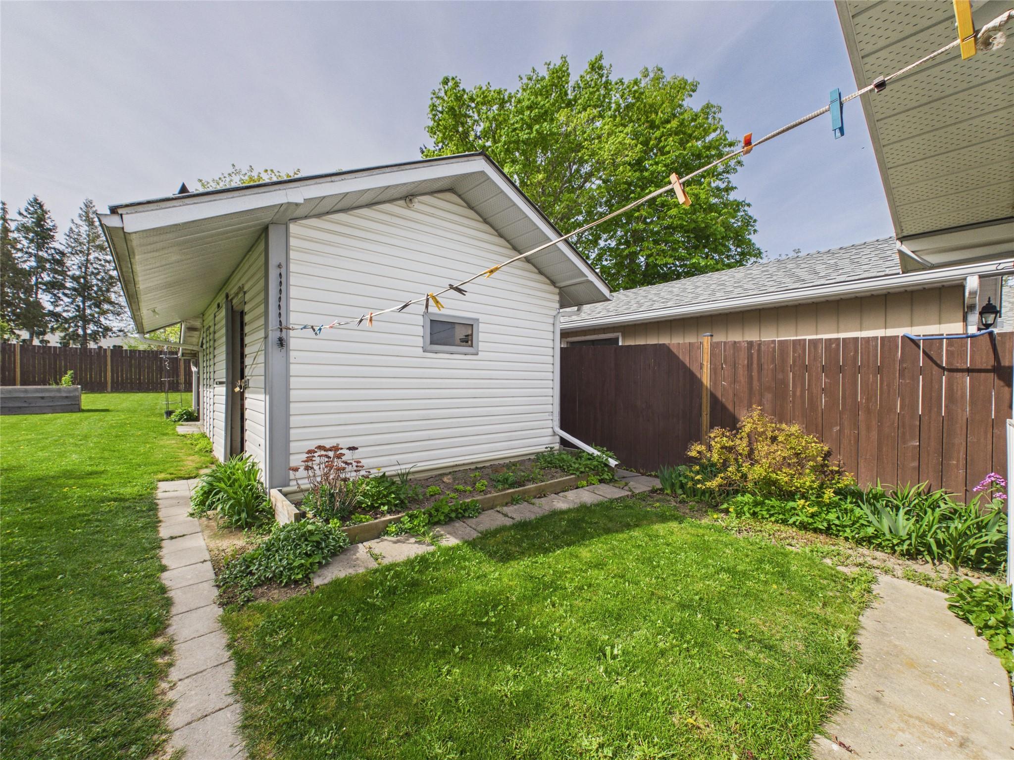 623 Devon Street, Creston, BC - Outdoor With Exterior
