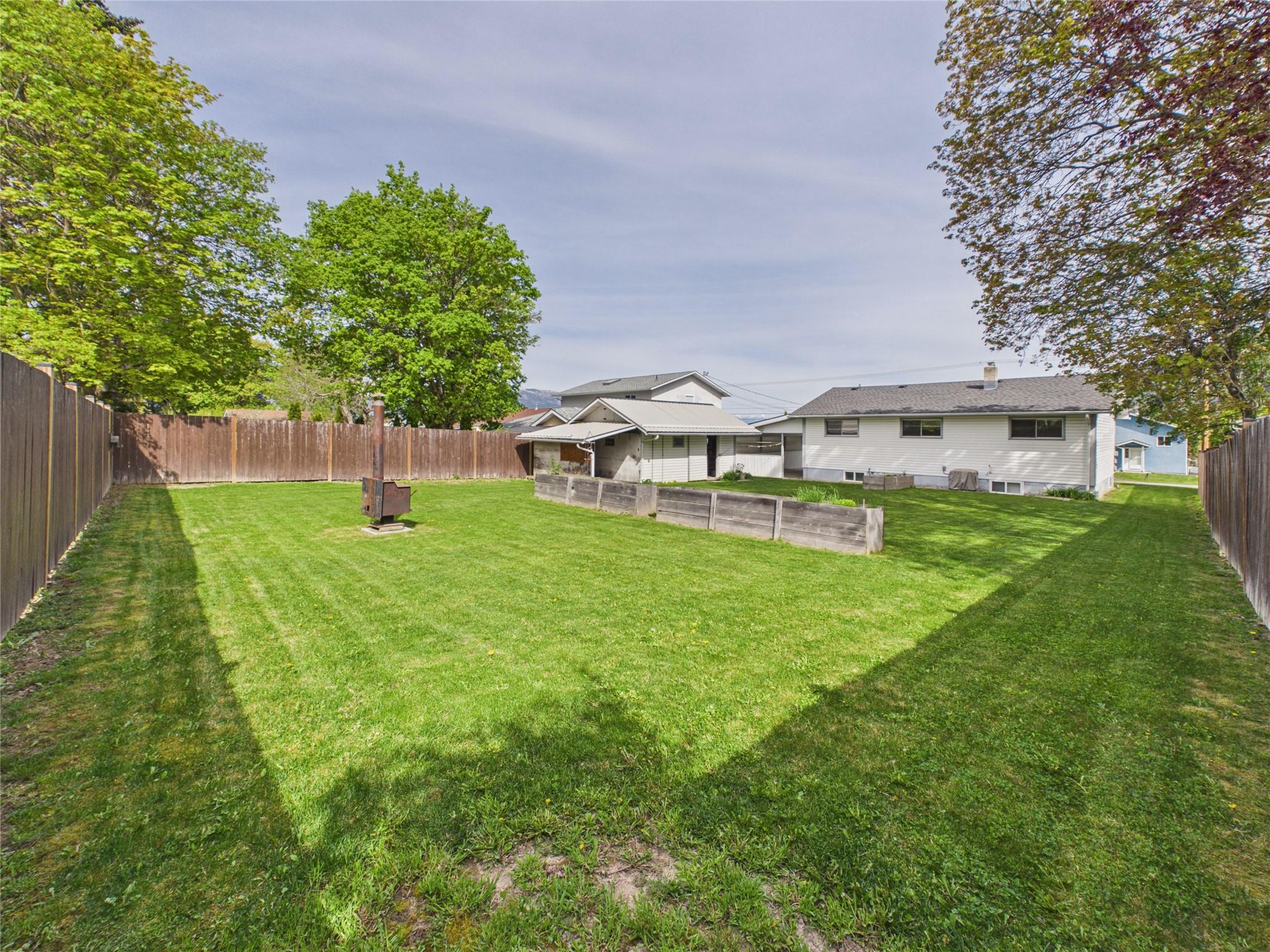 623 Devon Street, Creston, BC - Outdoor