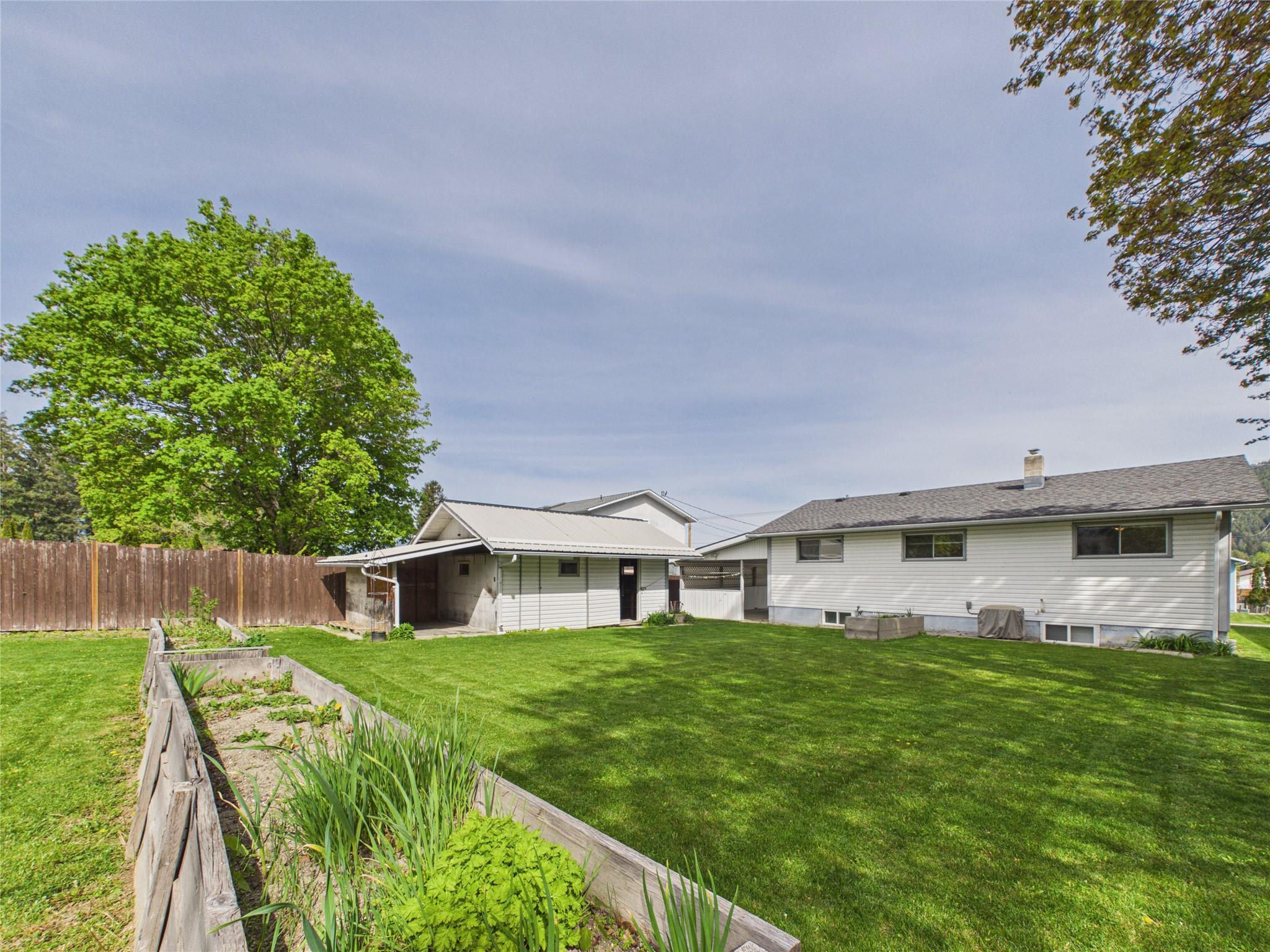 623 Devon Street, Creston, BC - Outdoor