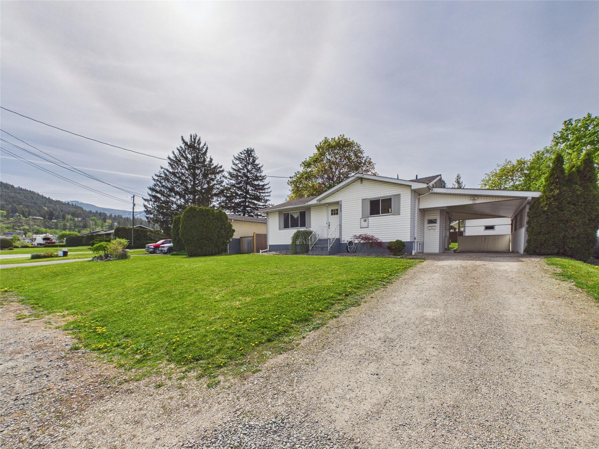 623 Devon Street, Creston, BC - Outdoor