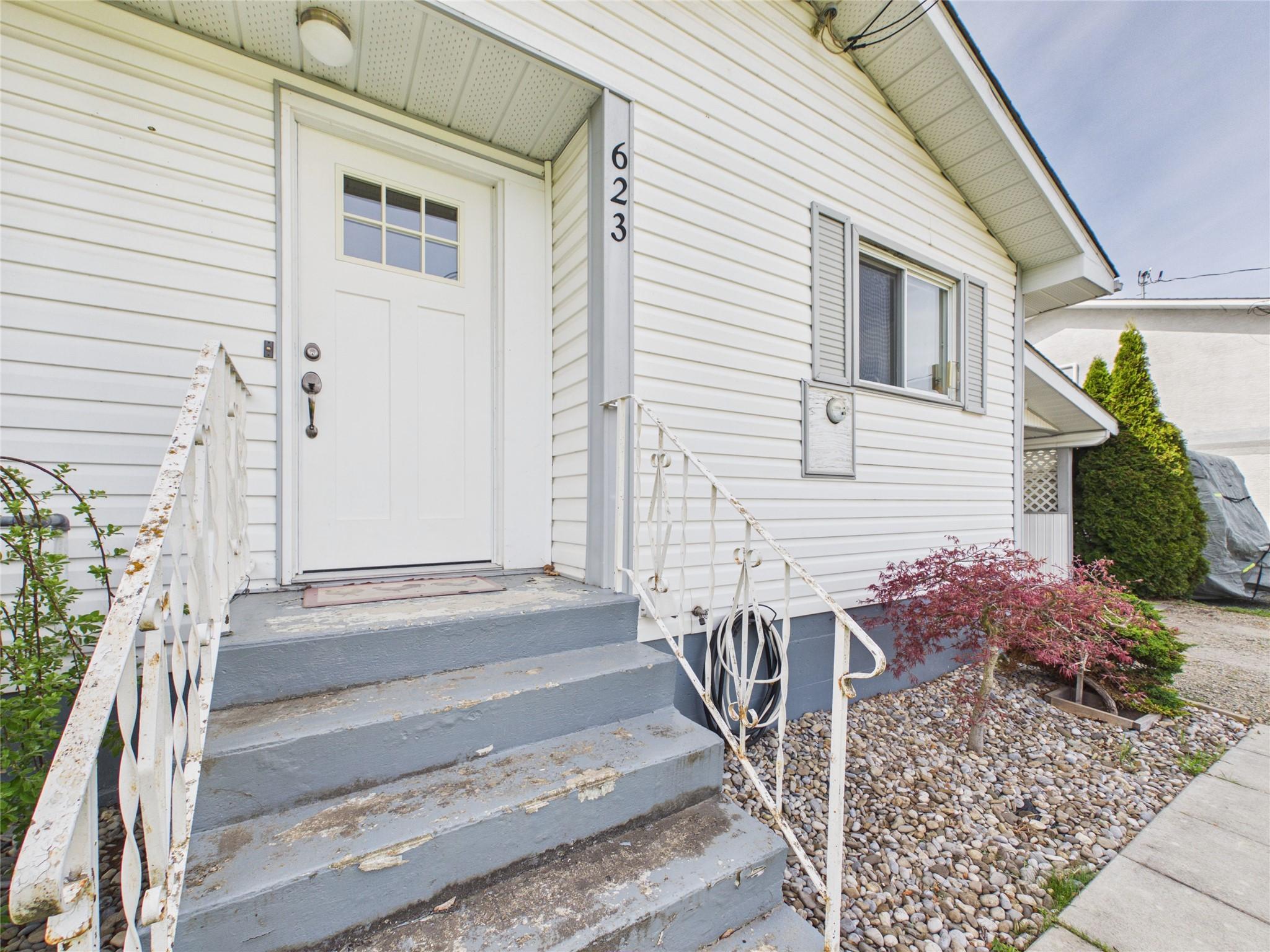623 Devon Street, Creston, BC - Outdoor With Exterior