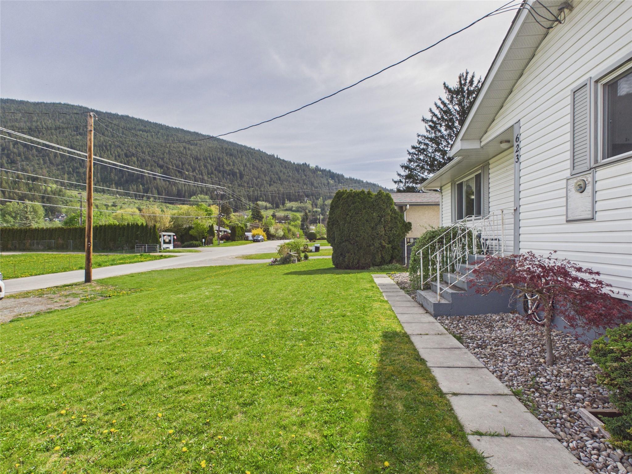 623 Devon Street, Creston, BC - Outdoor