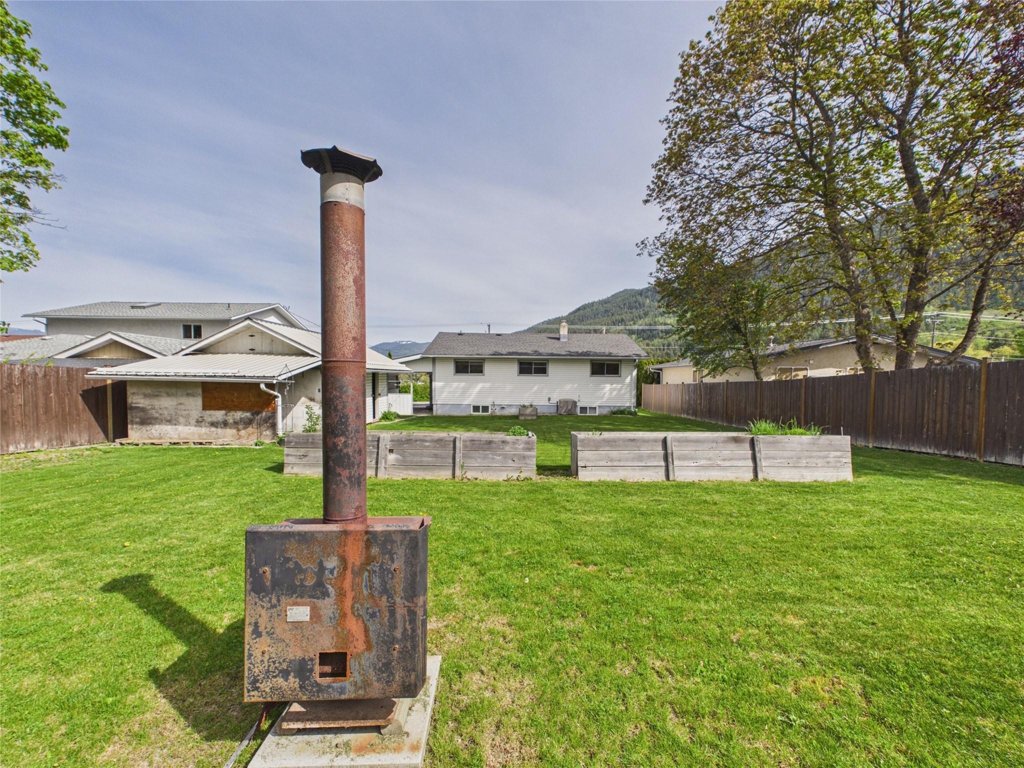 623 Devon Street, Creston, BC - Outdoor