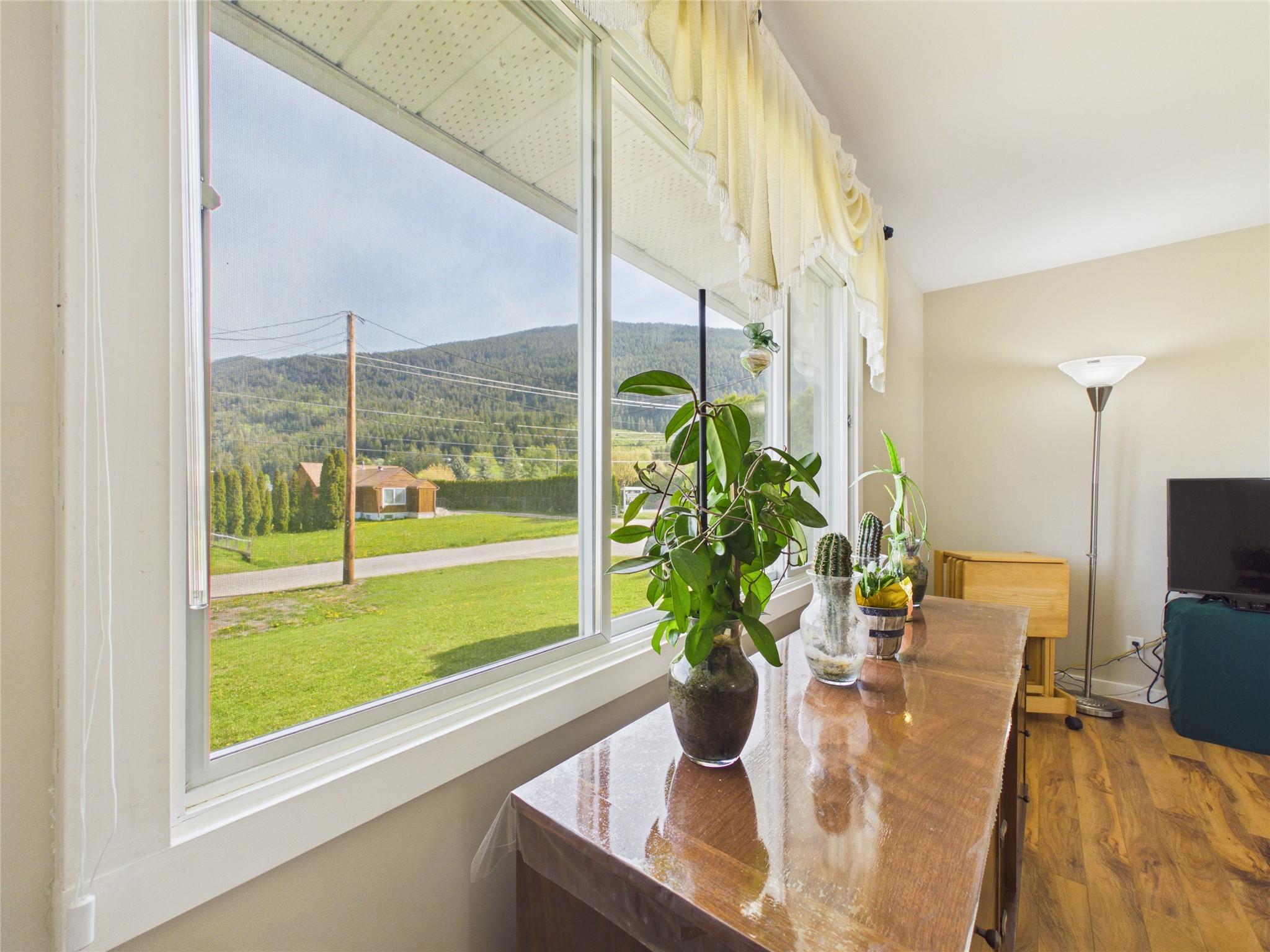 623 Devon Street, Creston, BC - Indoor Photo Showing Other Room