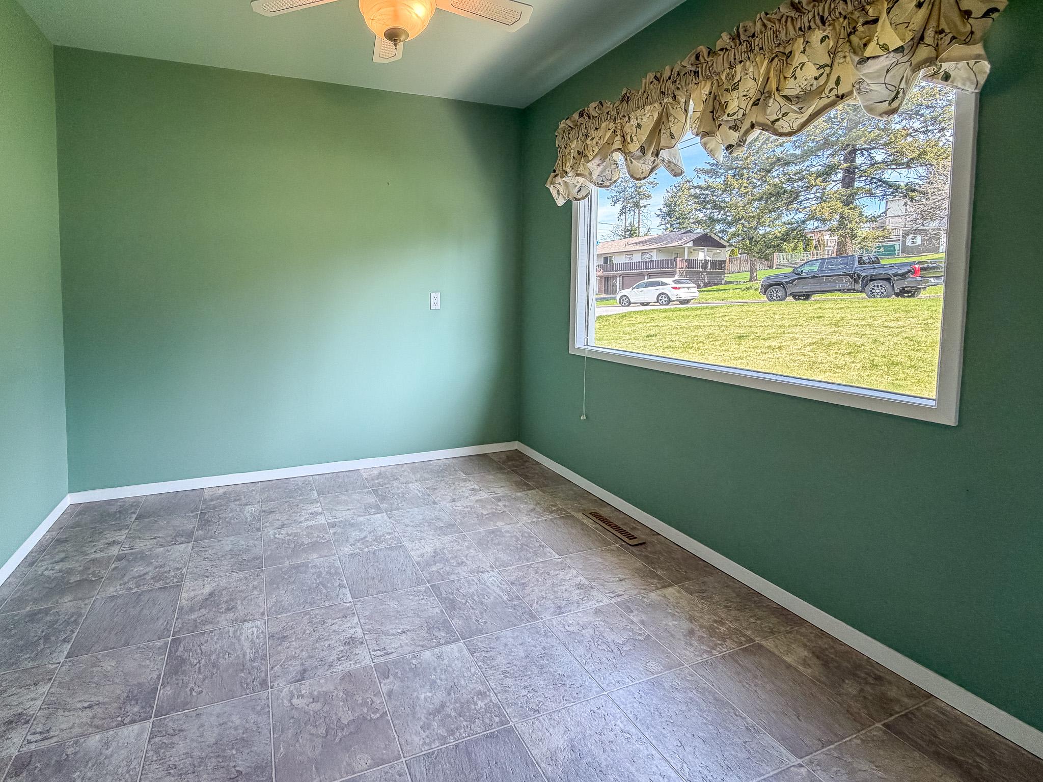 811 28Th Avenue, Cranbrook, BC - Indoor Photo Showing Other Room