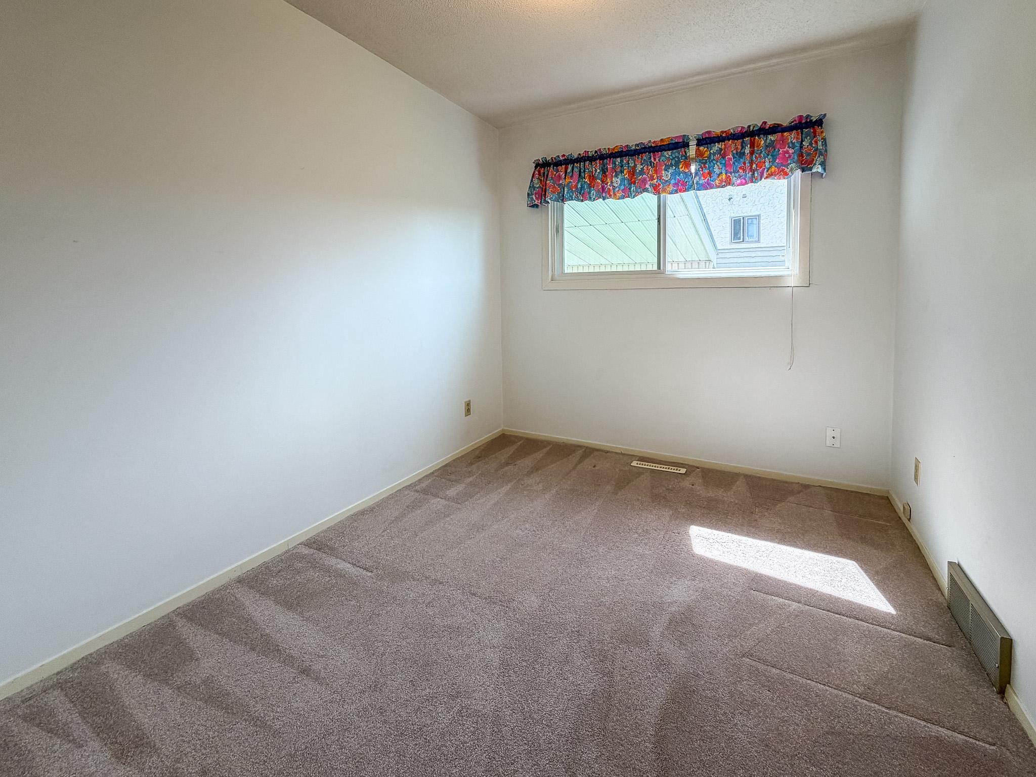 811 28Th Avenue, Cranbrook, BC - Indoor Photo Showing Other Room
