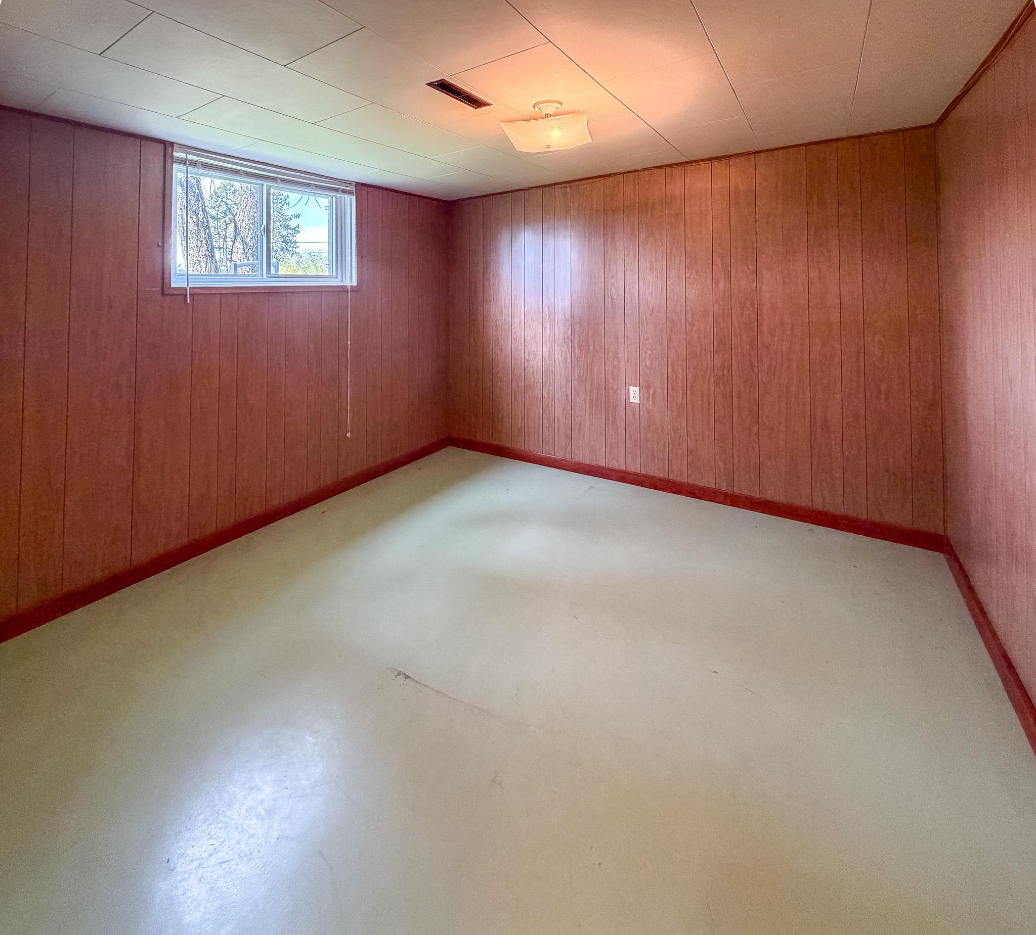 811 28Th Avenue, Cranbrook, BC - Indoor Photo Showing Other Room