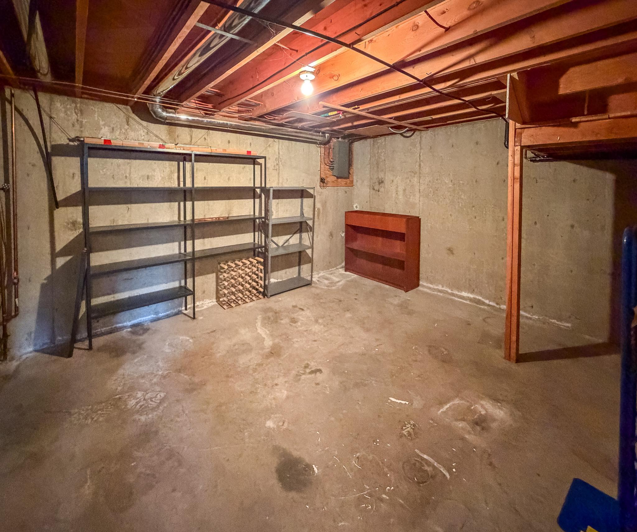 811 28Th Avenue, Cranbrook, BC - Indoor Photo Showing Basement