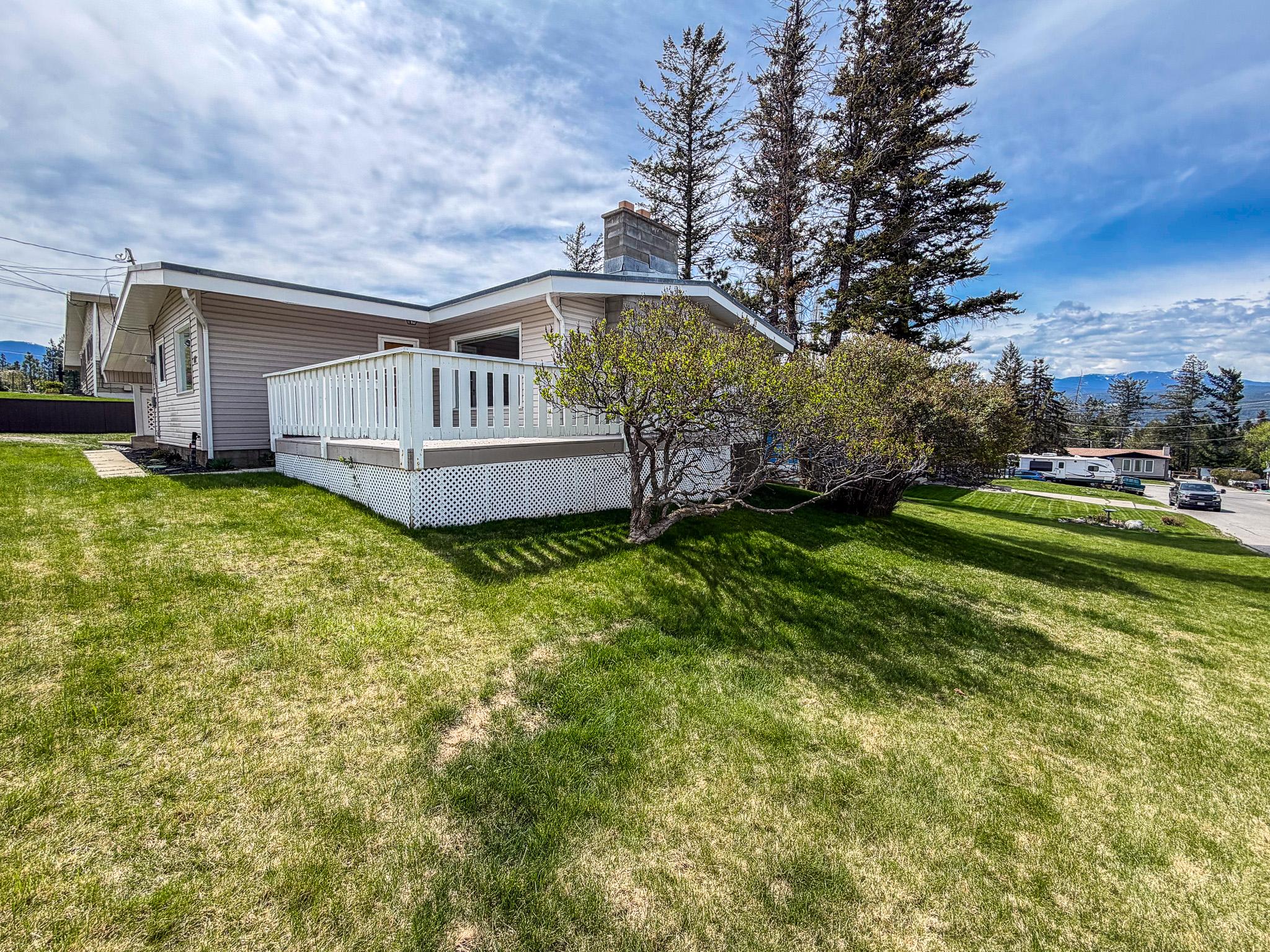 811 28Th Avenue, Cranbrook, BC - Outdoor With Deck Patio Veranda