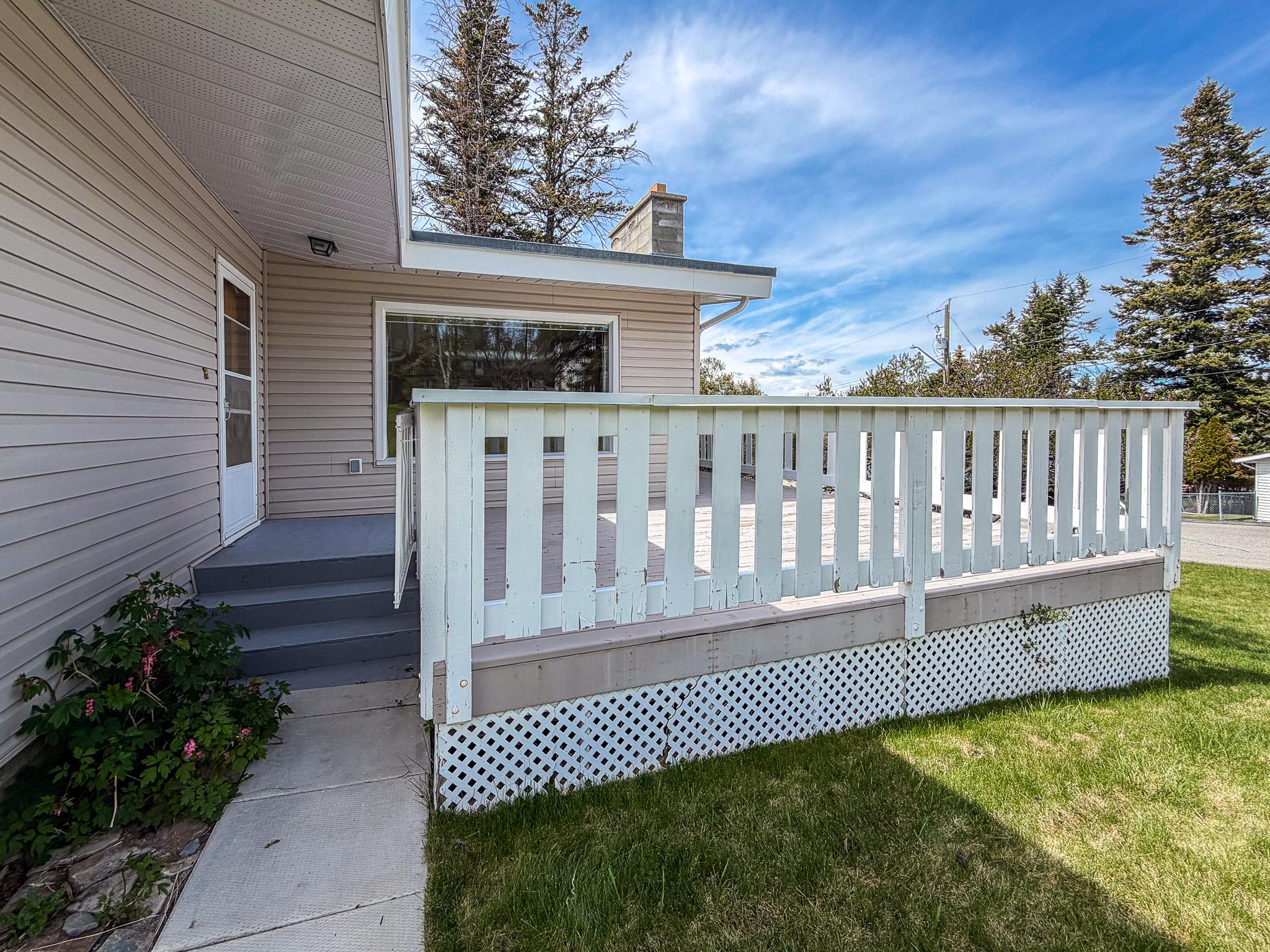 811 28Th Avenue, Cranbrook, BC - Outdoor With Deck Patio Veranda With Exterior