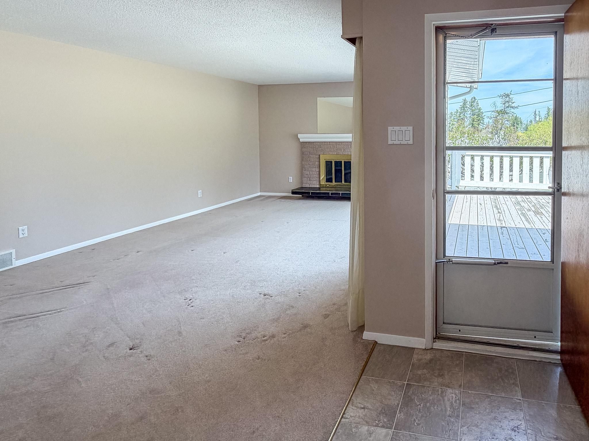 811 28Th Avenue, Cranbrook, BC - Indoor Photo Showing Other Room With Fireplace