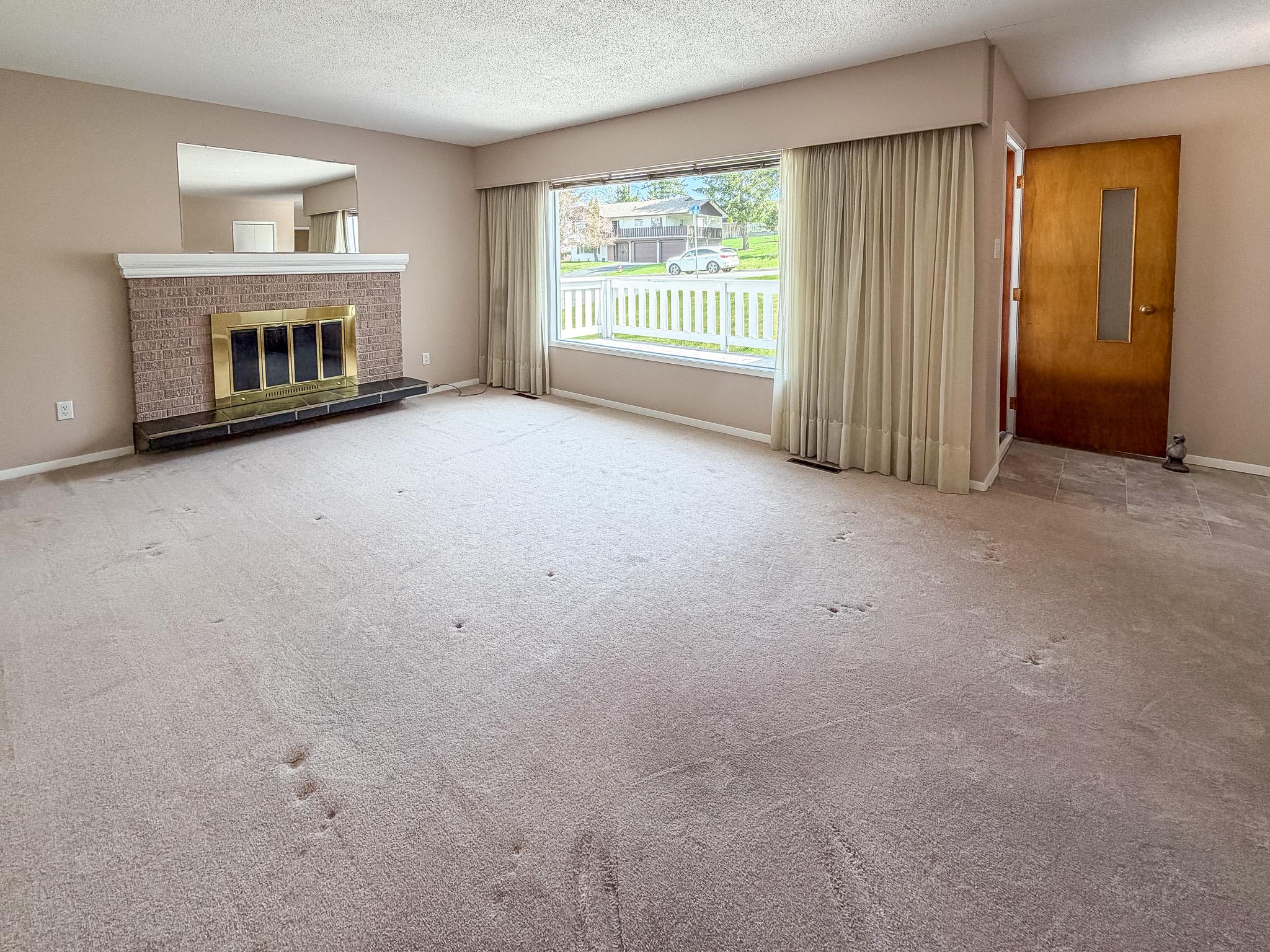 811 28Th Avenue, Cranbrook, BC - Indoor With Fireplace