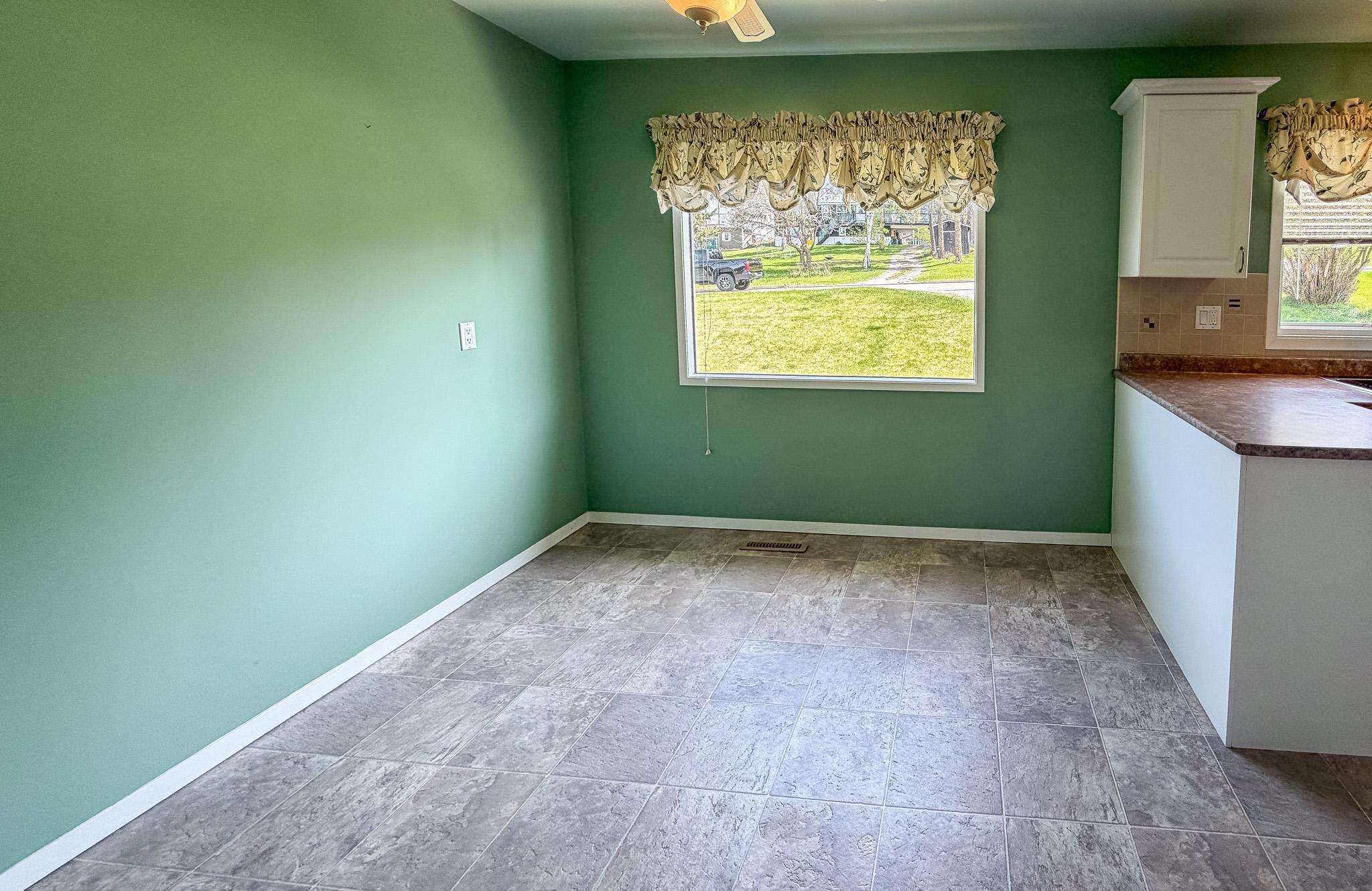 811 28Th Avenue, Cranbrook, BC - Indoor Photo Showing Other Room