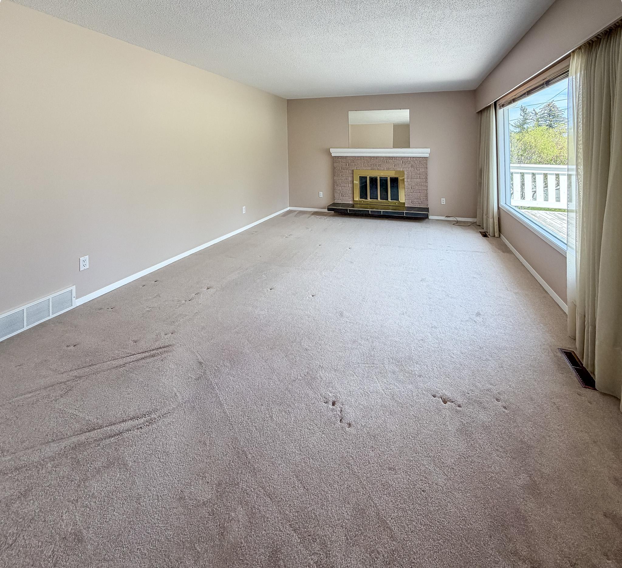 811 28Th Avenue, Cranbrook, BC - Indoor With Fireplace