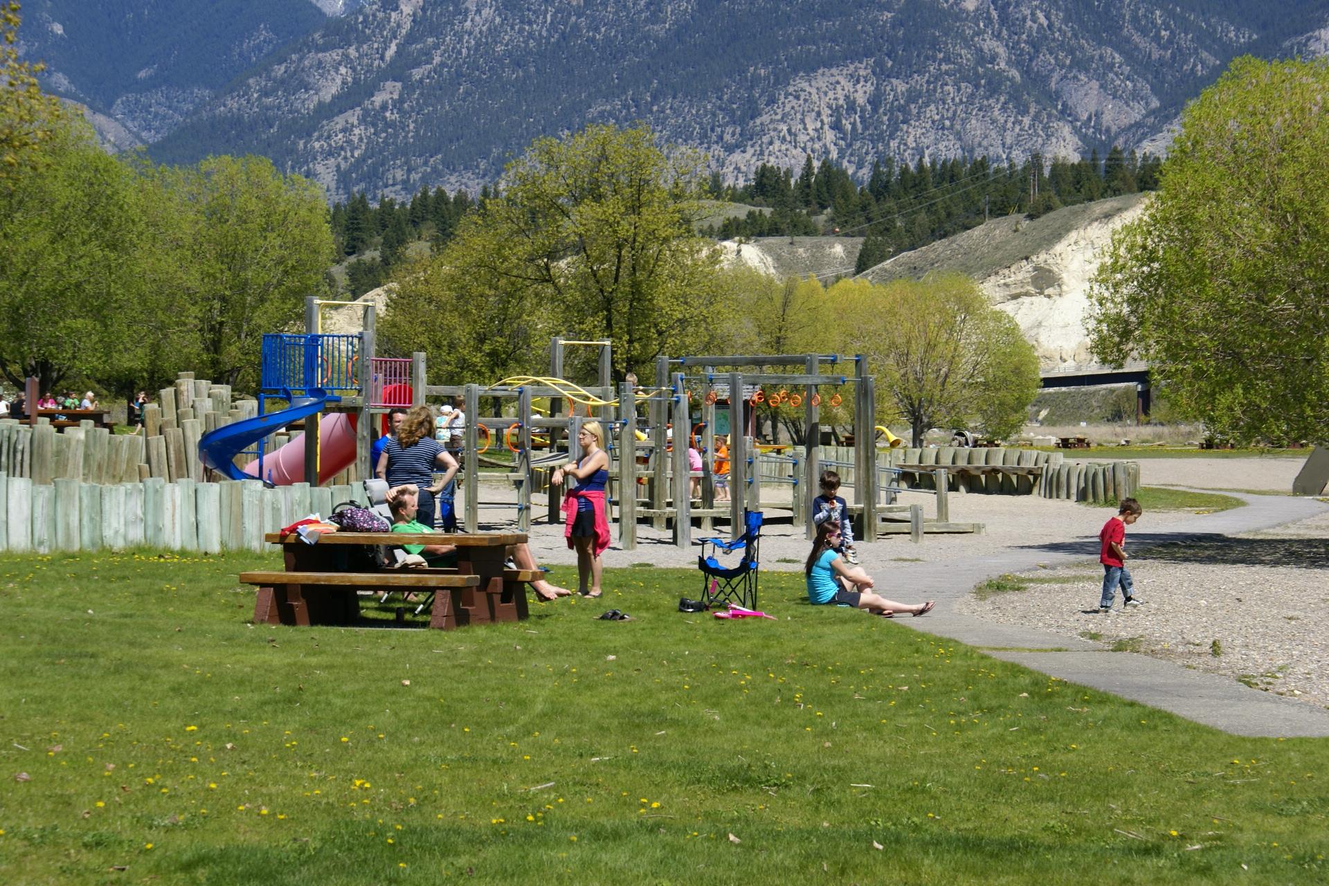 3302-205 Third Avenue, Invermere, BC - Outdoor