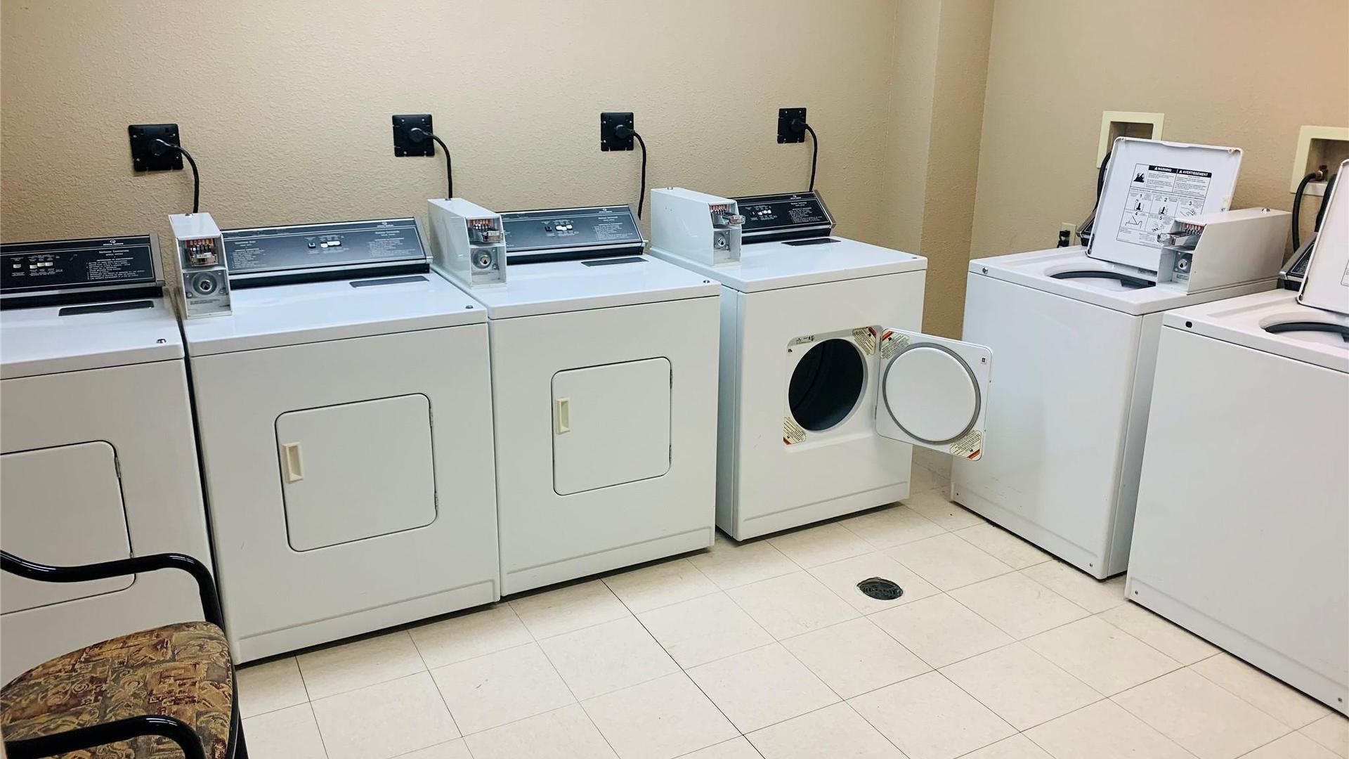 403-500 Stemwinder Drive, Kimberley, BC - Indoor Photo Showing Laundry Room