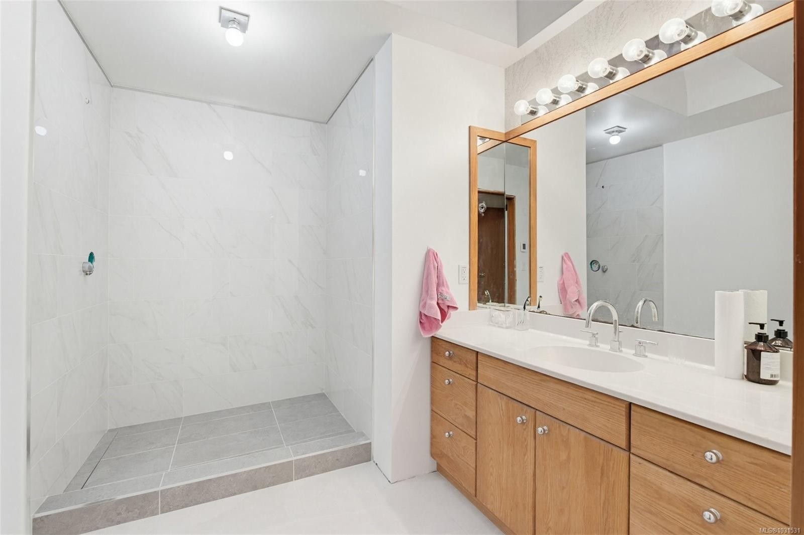 5630 Batu Rd, Saanich, BC