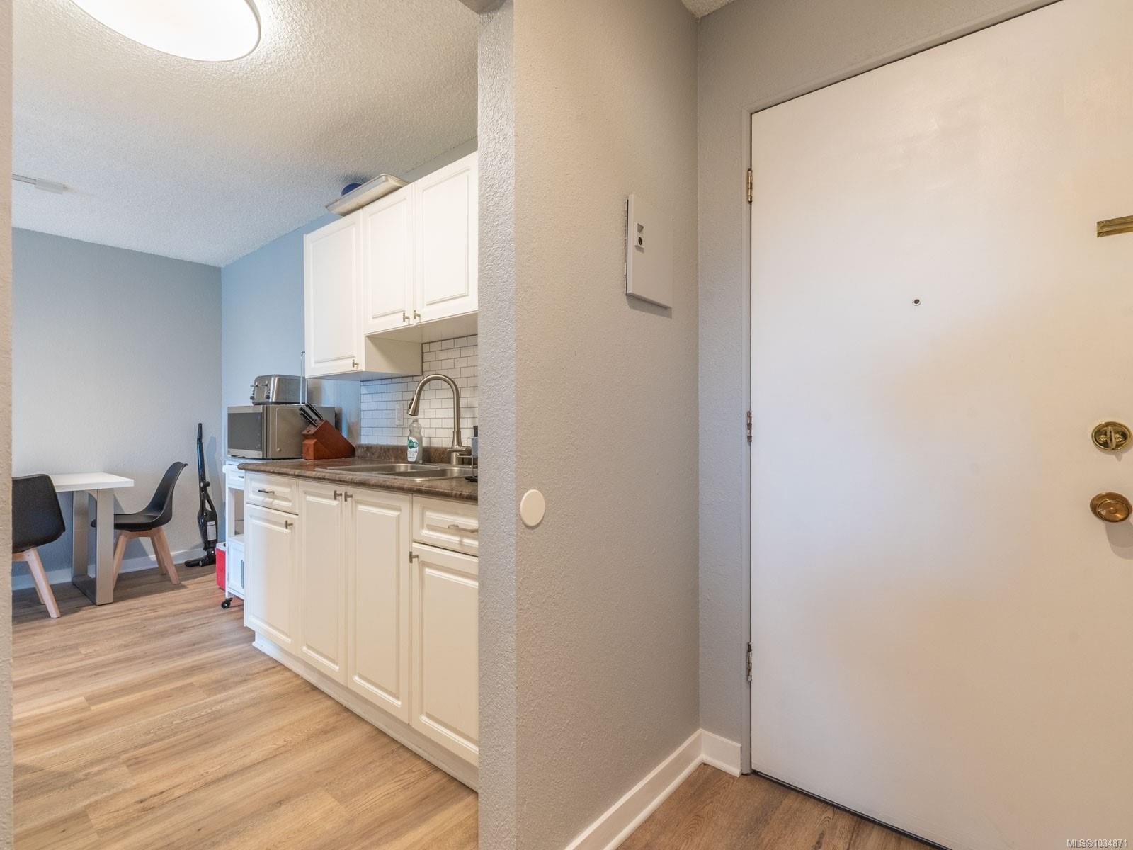 303-218 Bayview Ave, Ladysmith, BC - Indoor Photo Showing Kitchen